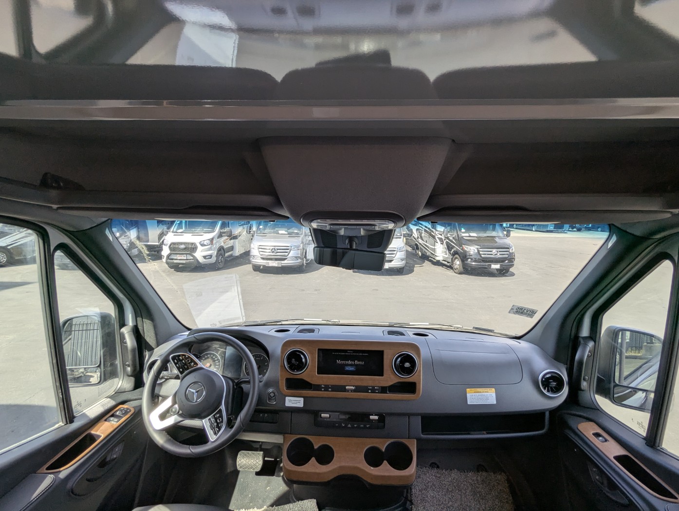 2026 Winnebago Revel 44E - Image 12
