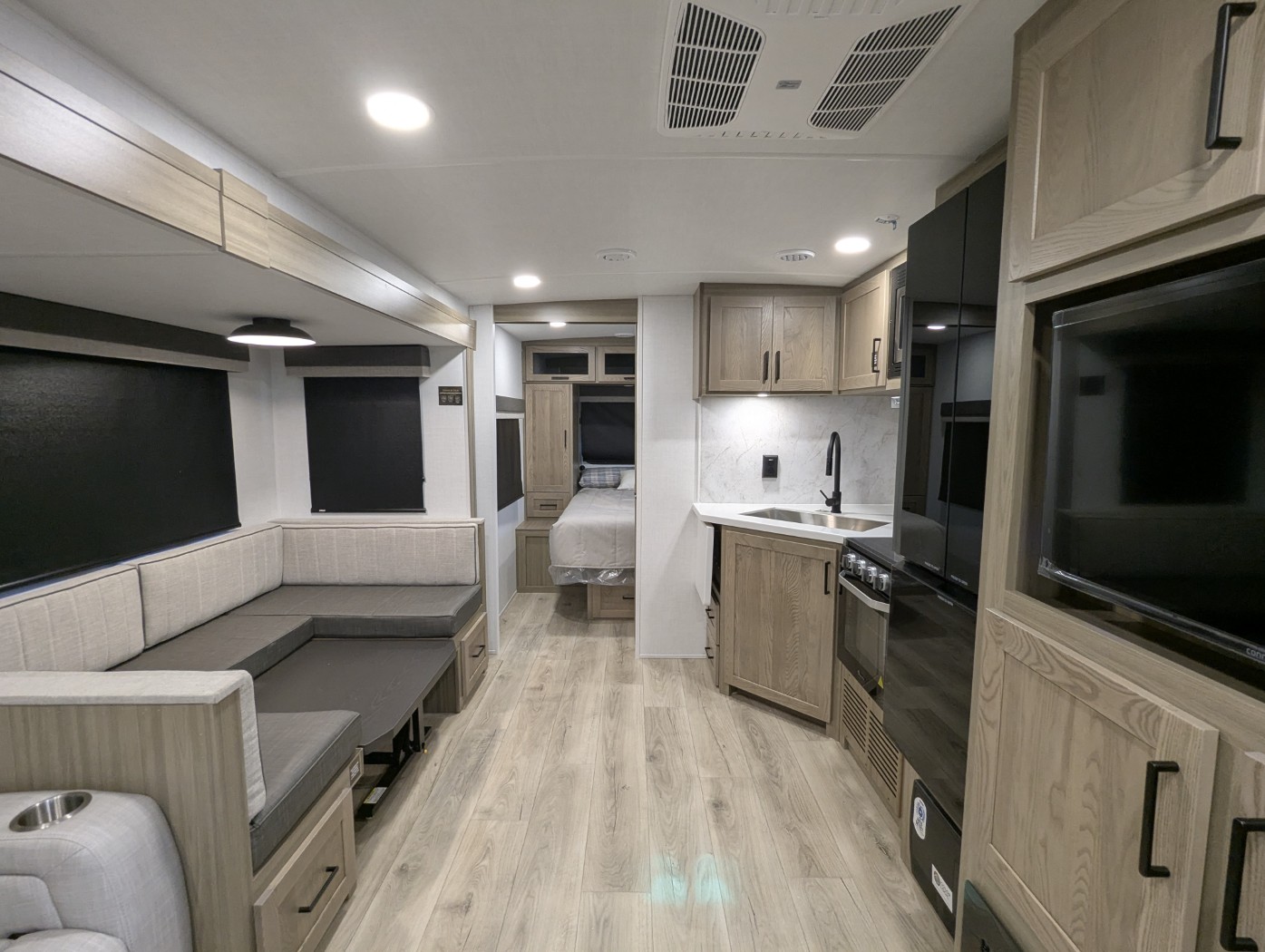 2027 Forest River Rockwood Ultra Lite 2706BH - Image 23