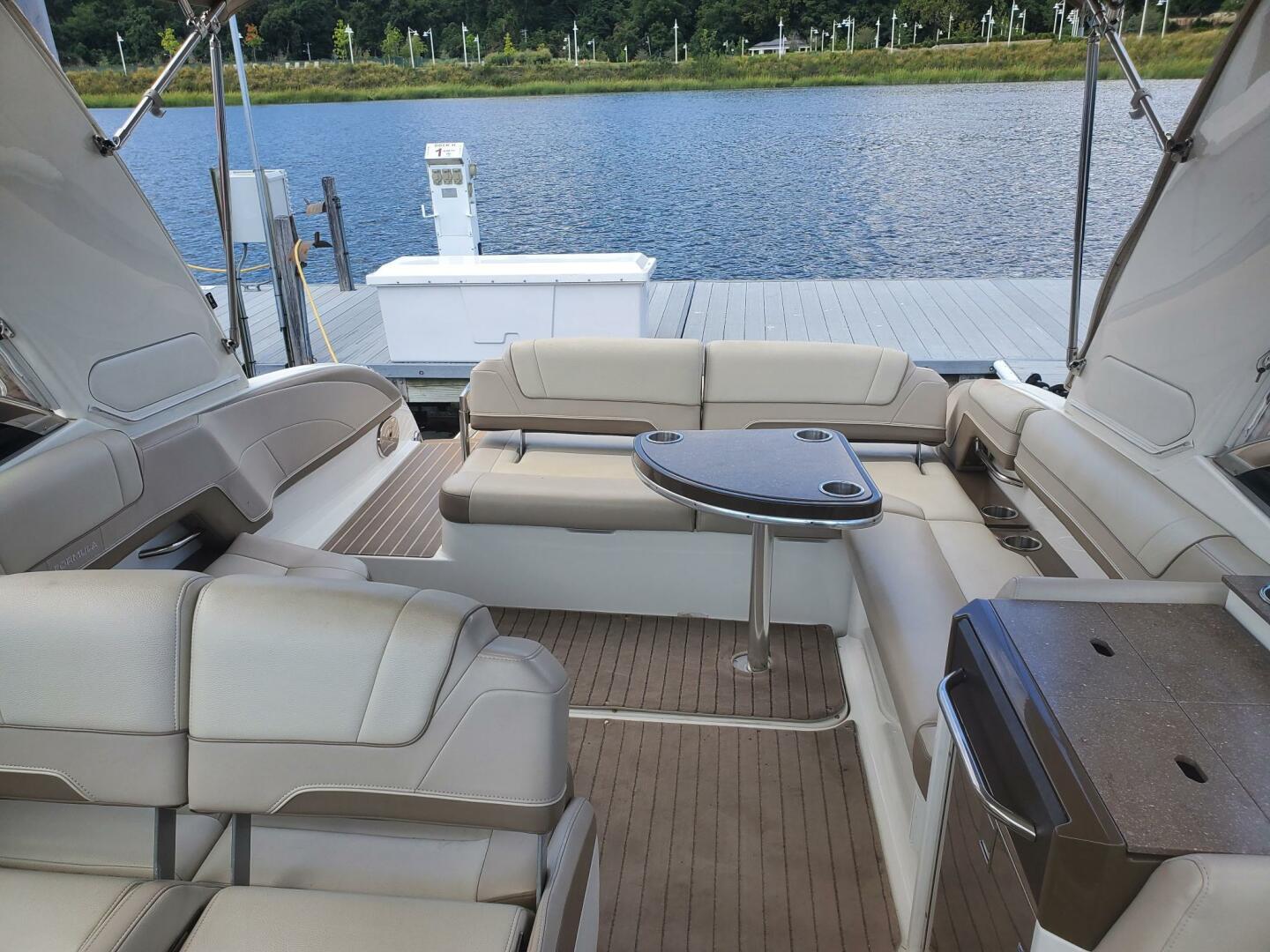 2015 Formula 330 Crossover Bowrider - Image 10