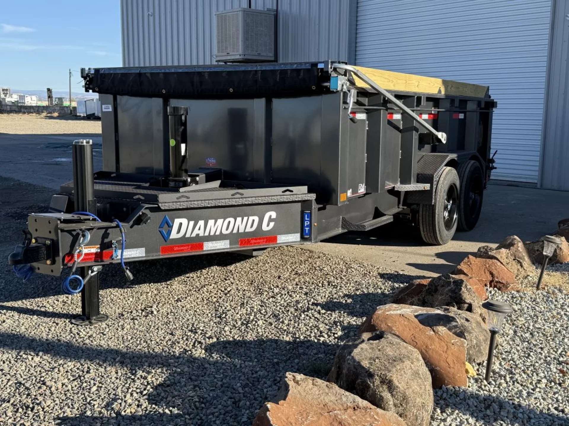 2027 DIAMOND C TRAILERS DIAMOND C LPT 208 HEAVY DUTY 14X81 32 SIDES PACESETTER - Image 3