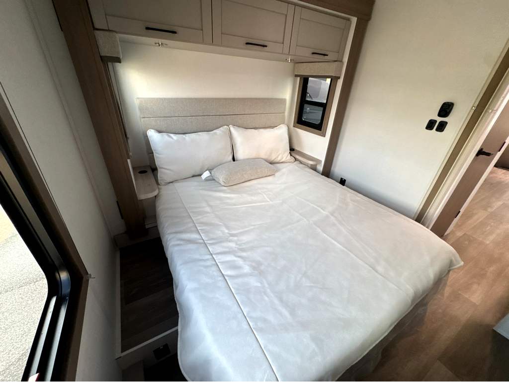 2027 ENTEGRA COACH ODYSSEY 29V - Image 19