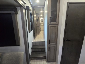 2023 KEYSTONE MONTANA LEGACY 3761FL - Image 21