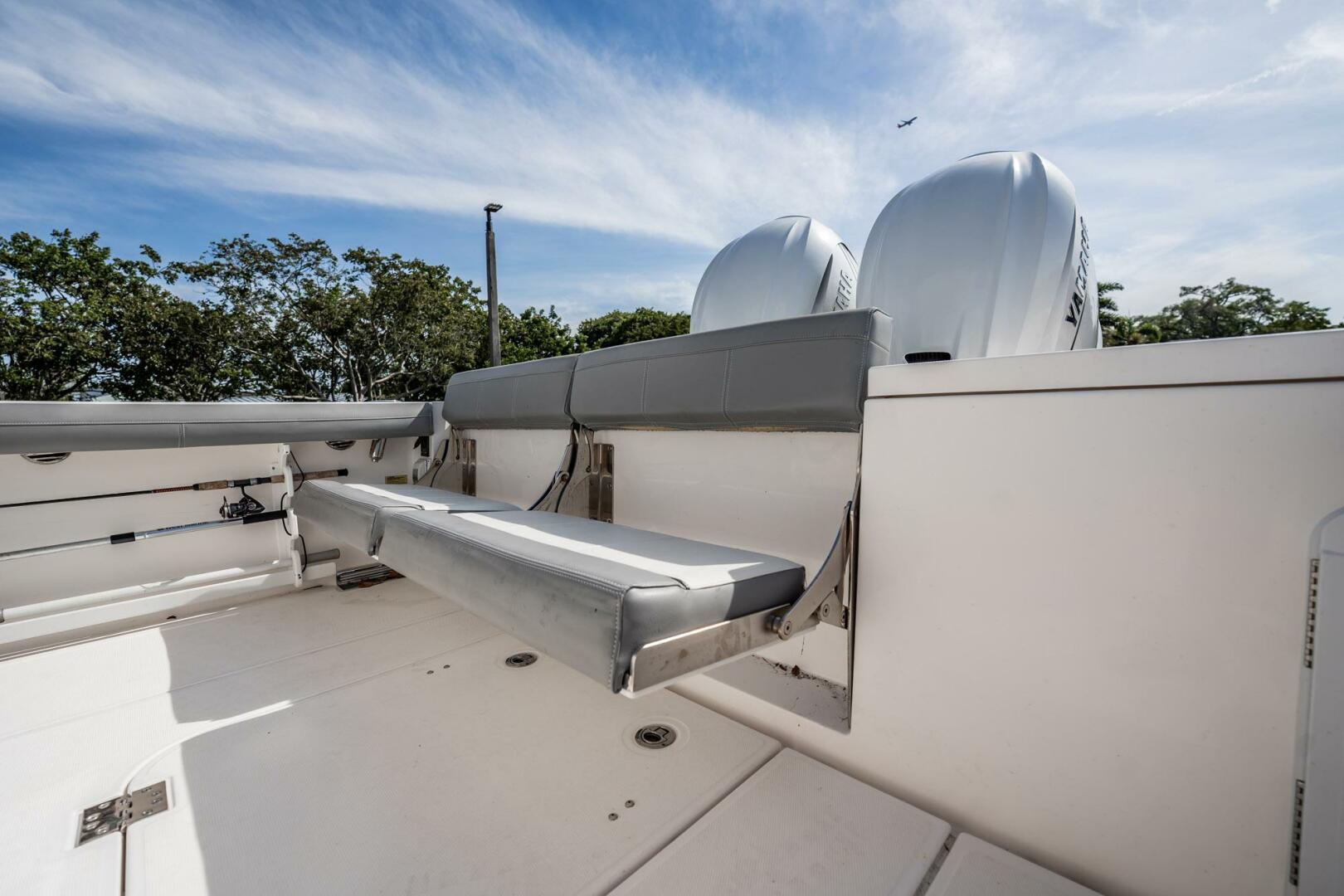 2021 Everglades 335 Center Console - Image 46