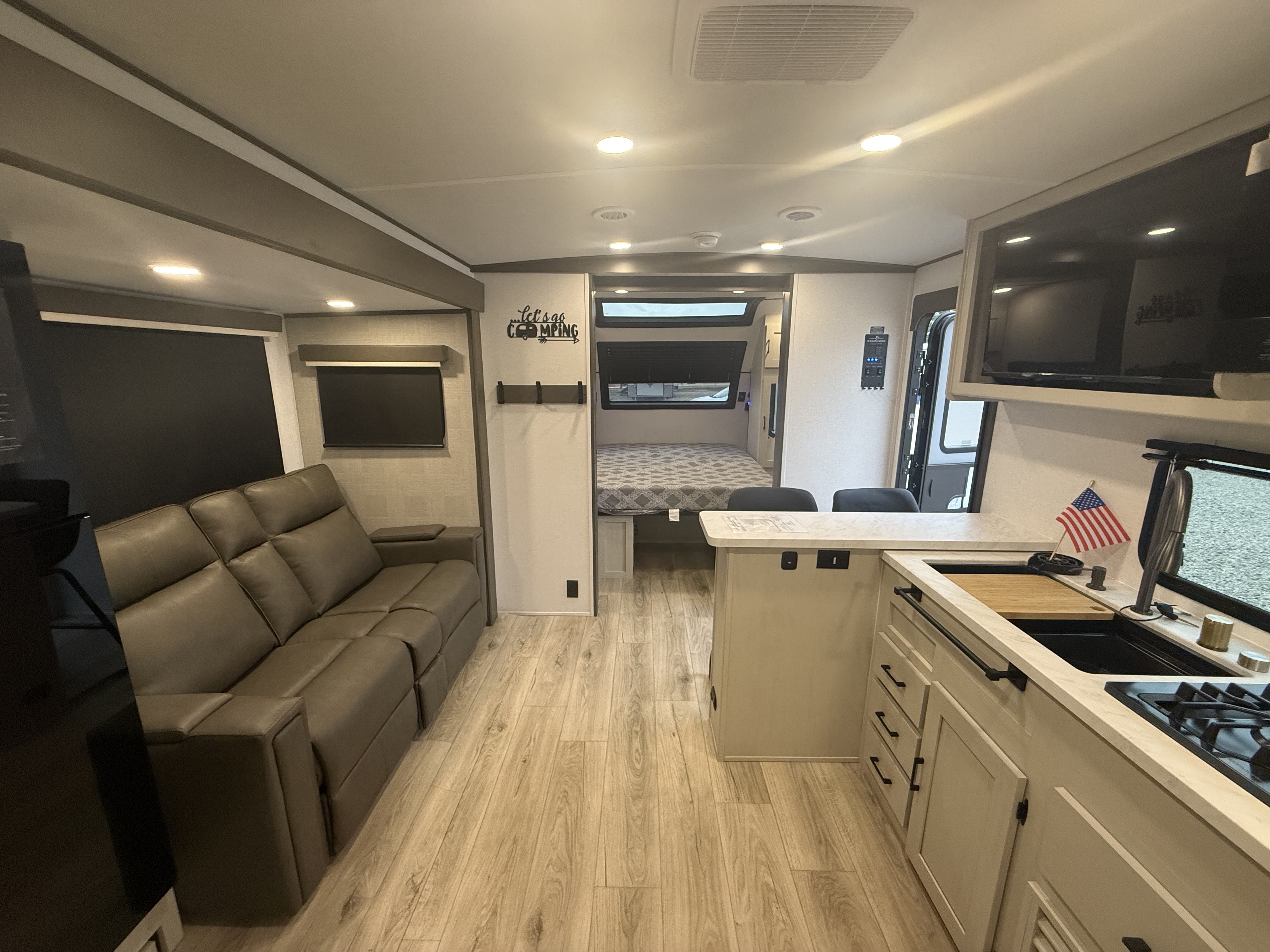 2027 Coachmen American Spirit 2353RB - Image 13