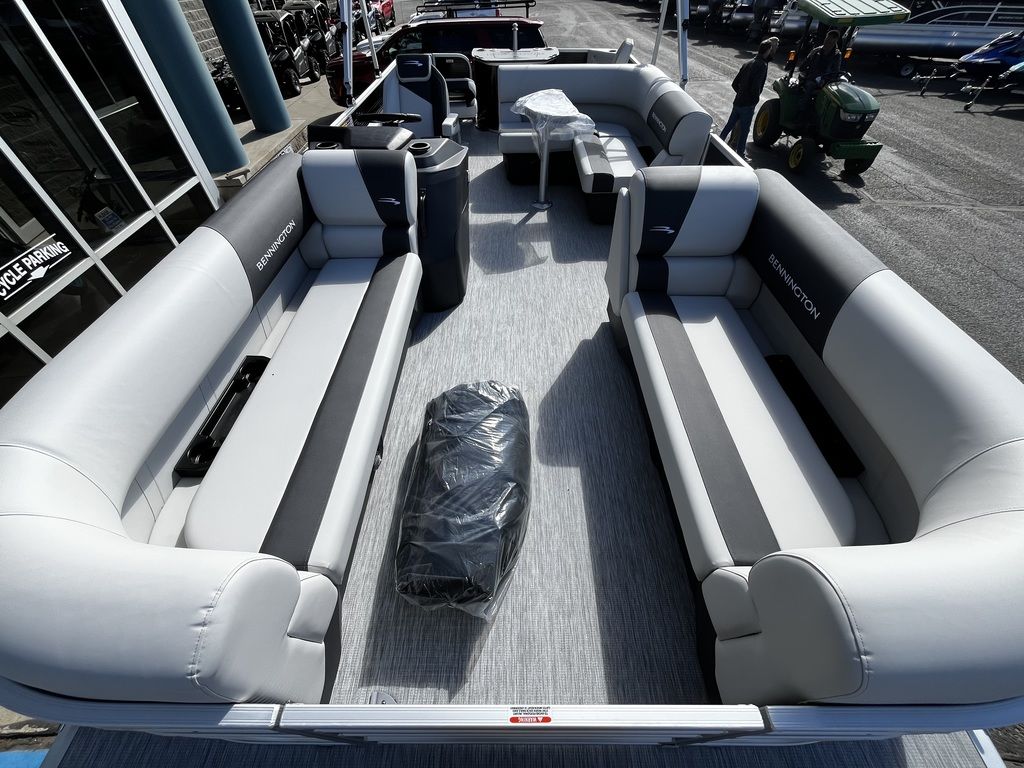 2026 Bennington 22SFC TriToon Pontoon - Image 17