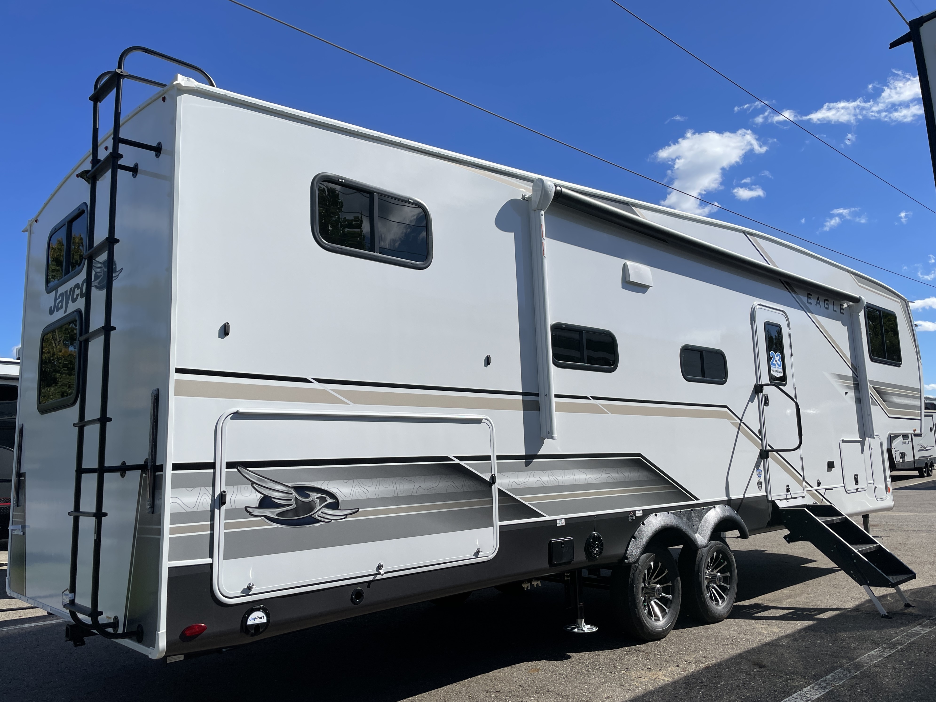 2027 Jayco Eagle 31QBH - Image 4