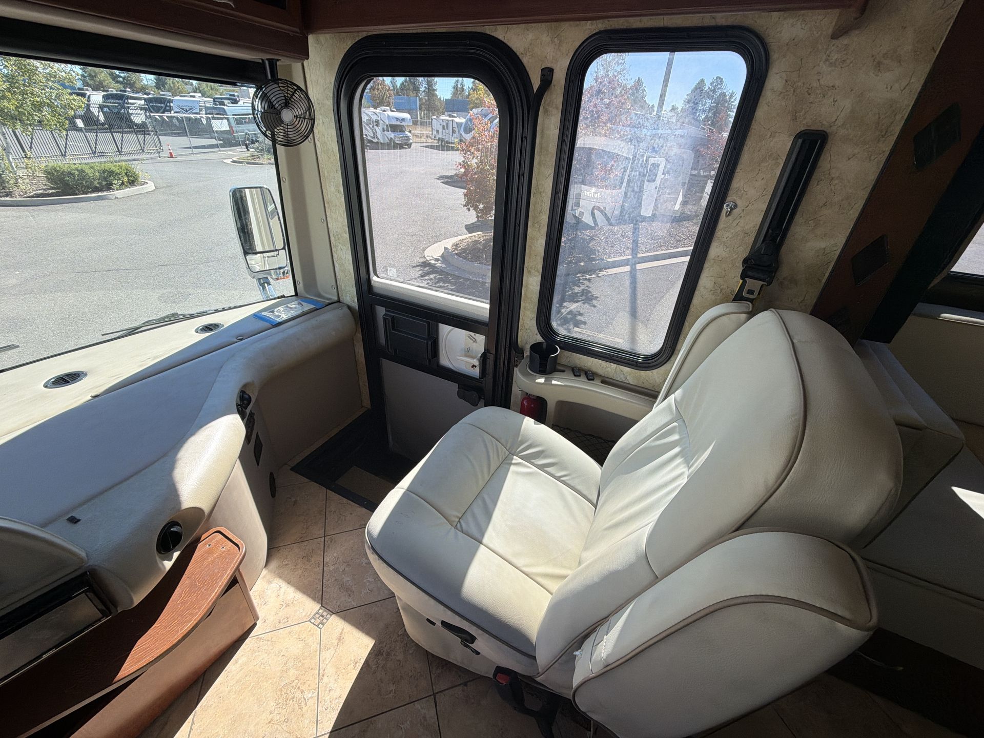 2013 Fleetwood Expedition 38B - Image 19