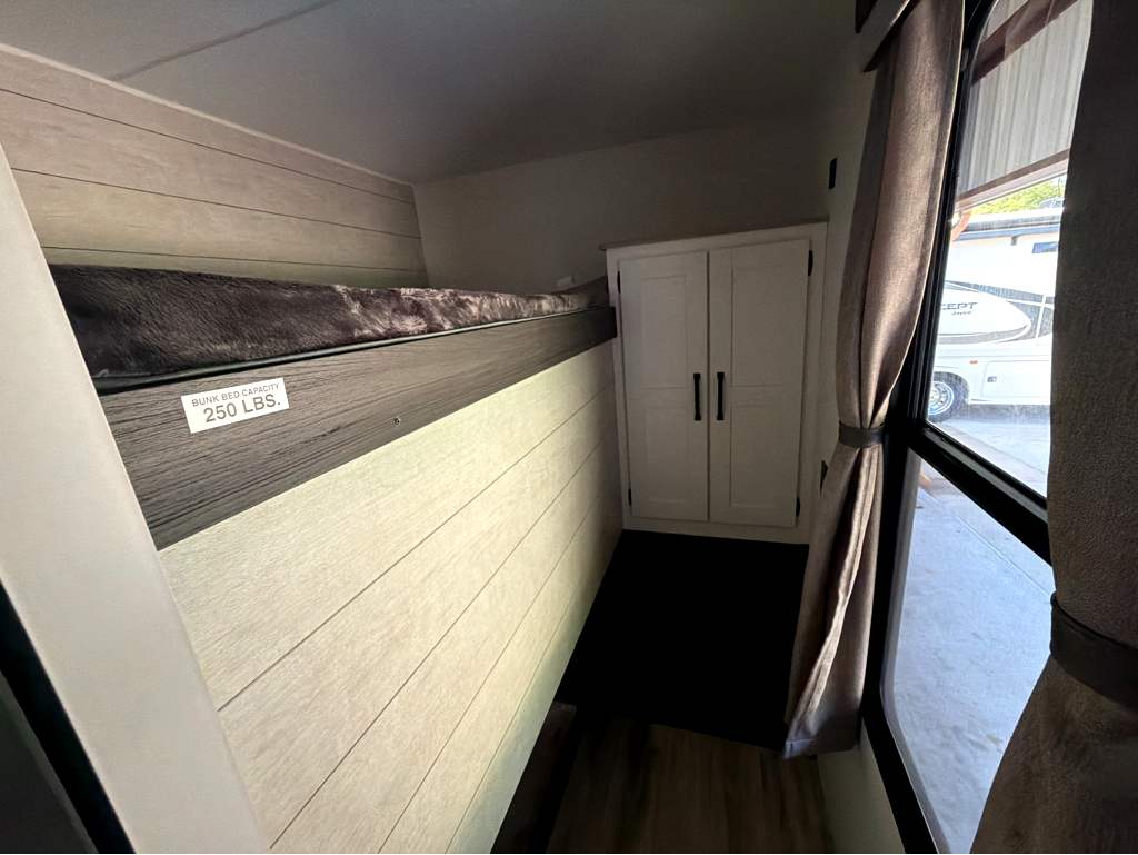 2027 VENTURE RV SIENNA 311VDB - Image 18