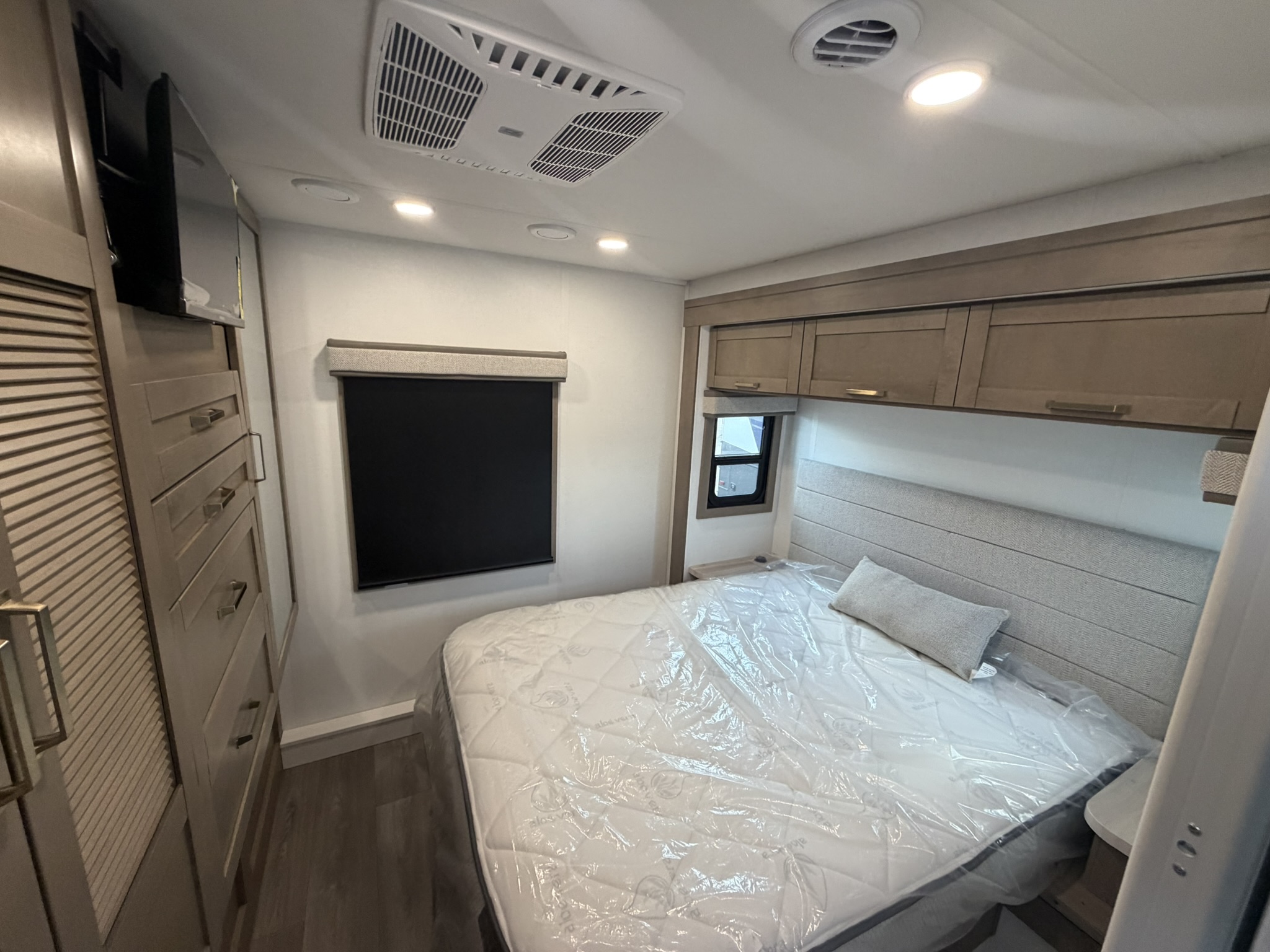 2027 JAYCO GREYHAWK 29MV - Image 34