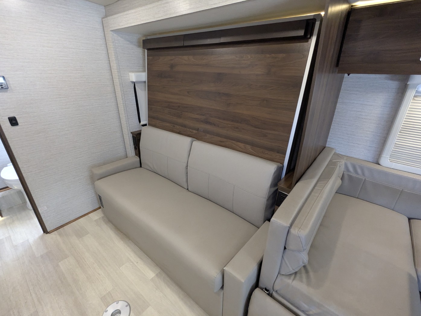 2022 Winnebago View 24D - Image 18