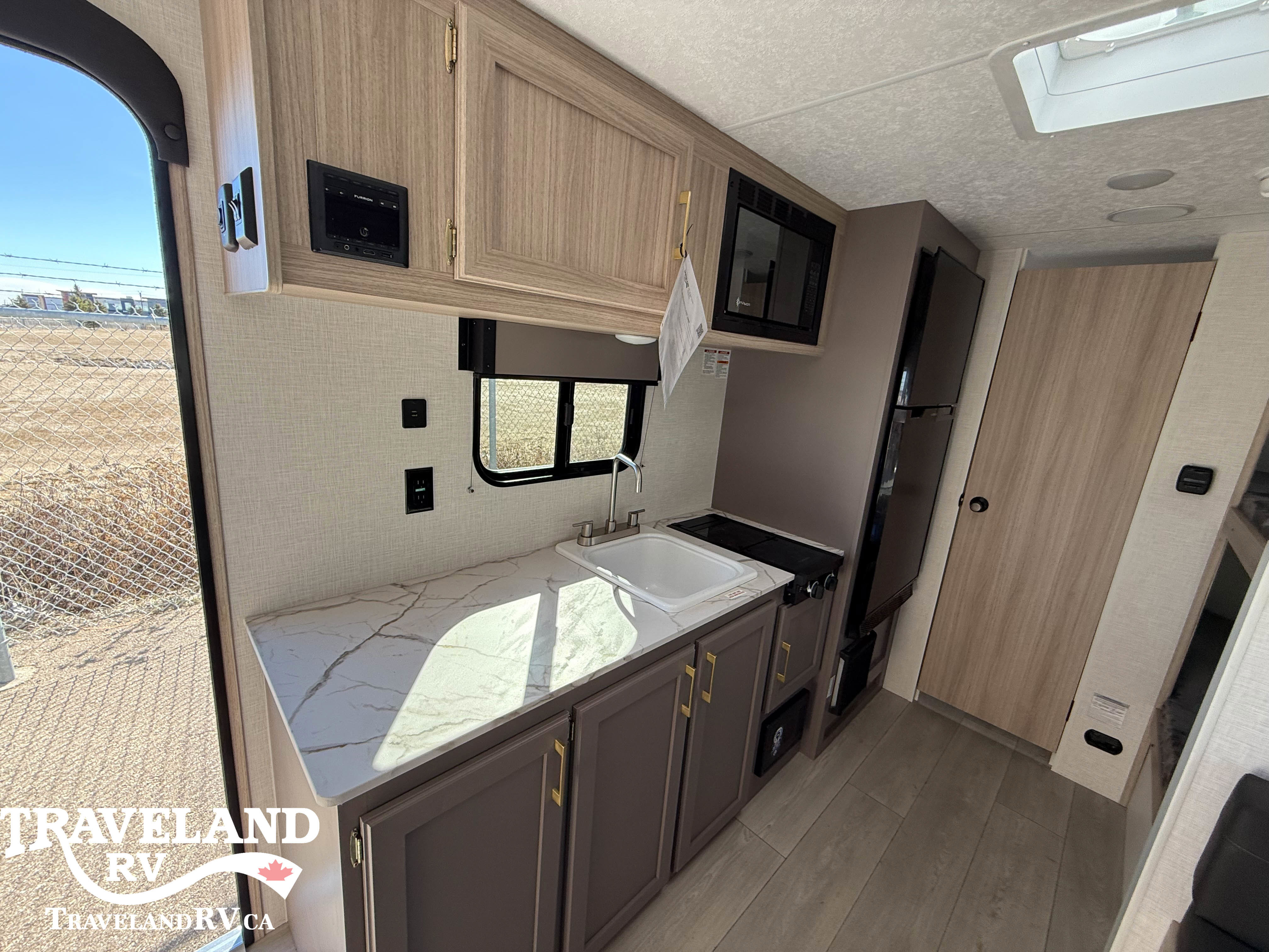2025 KZ RV Sportsmen Classic 180BH - Image 9