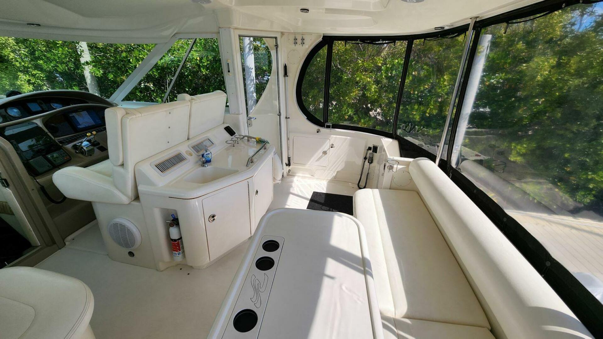 2004 Sea Ray 390 Motor Yacht - Image 10