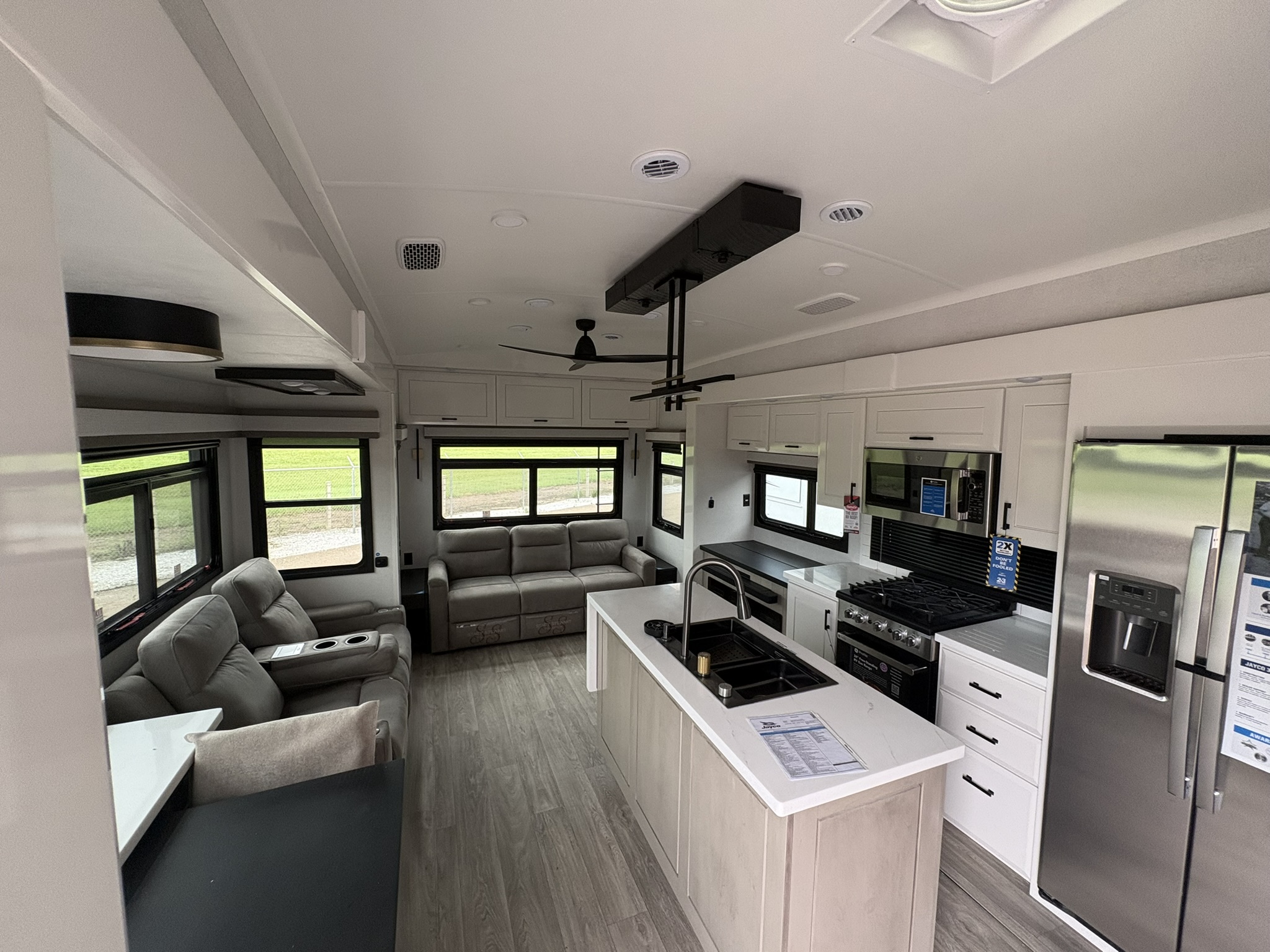 2027 JAYCO PINNACLE 32RLTS - Image 21