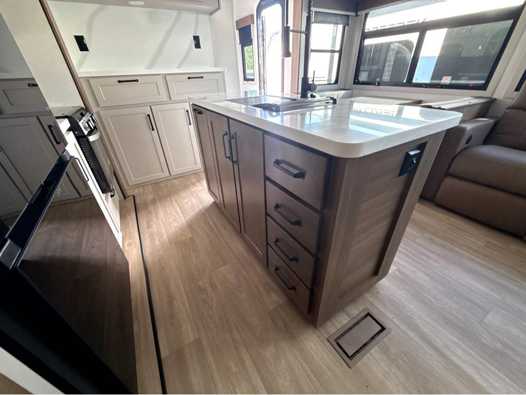 2027 VENTURE RV SPORTTREK 343VIB - Image 16