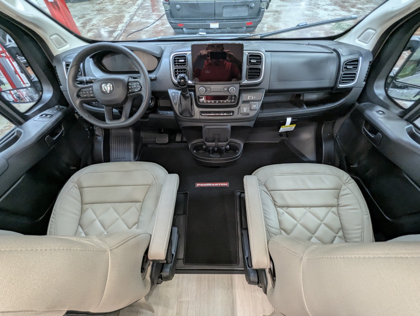 2027 Thor Motor Coach Tellaro 20L - Image 21