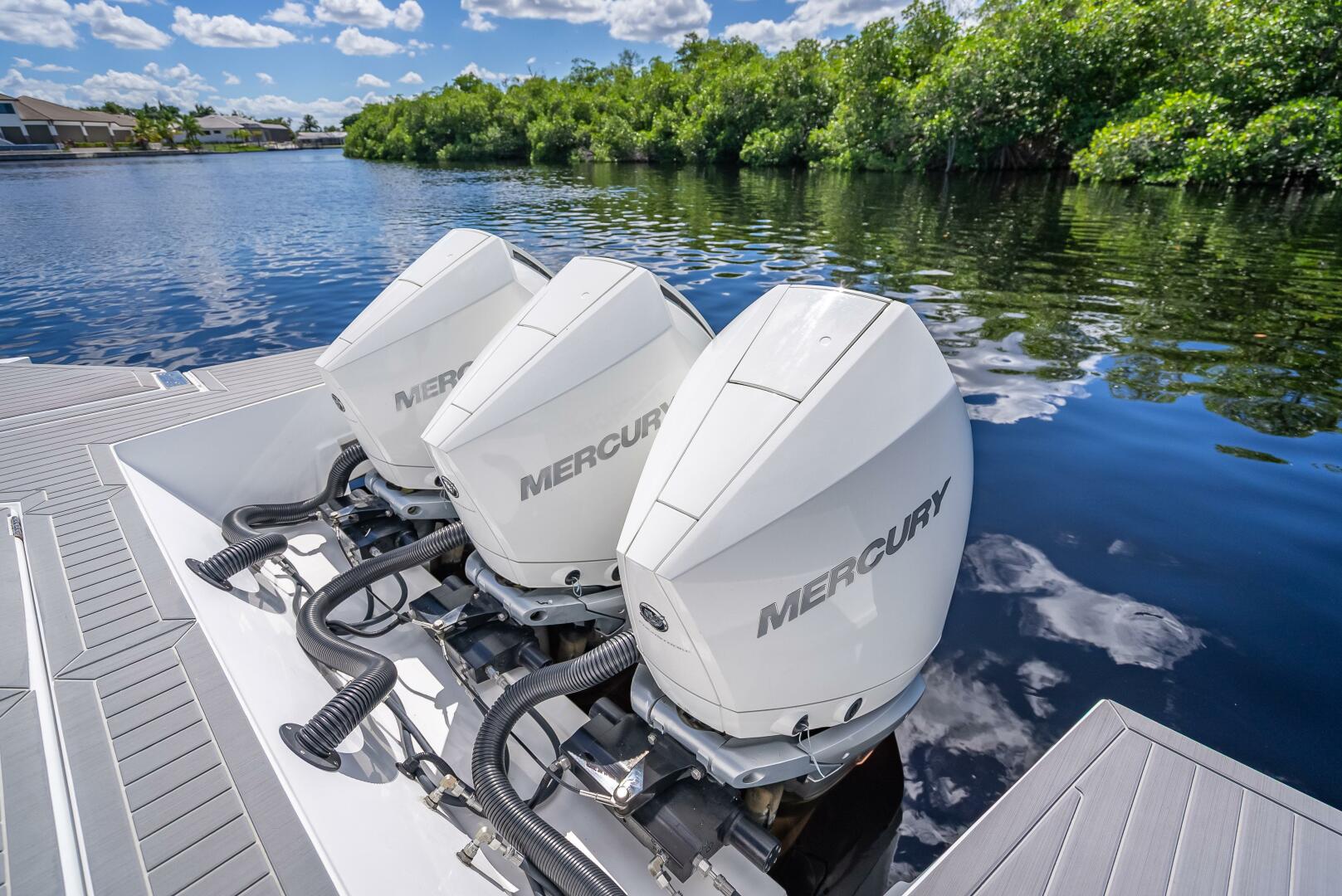 2022 Cruisers Yachts GLS OB - Image 19