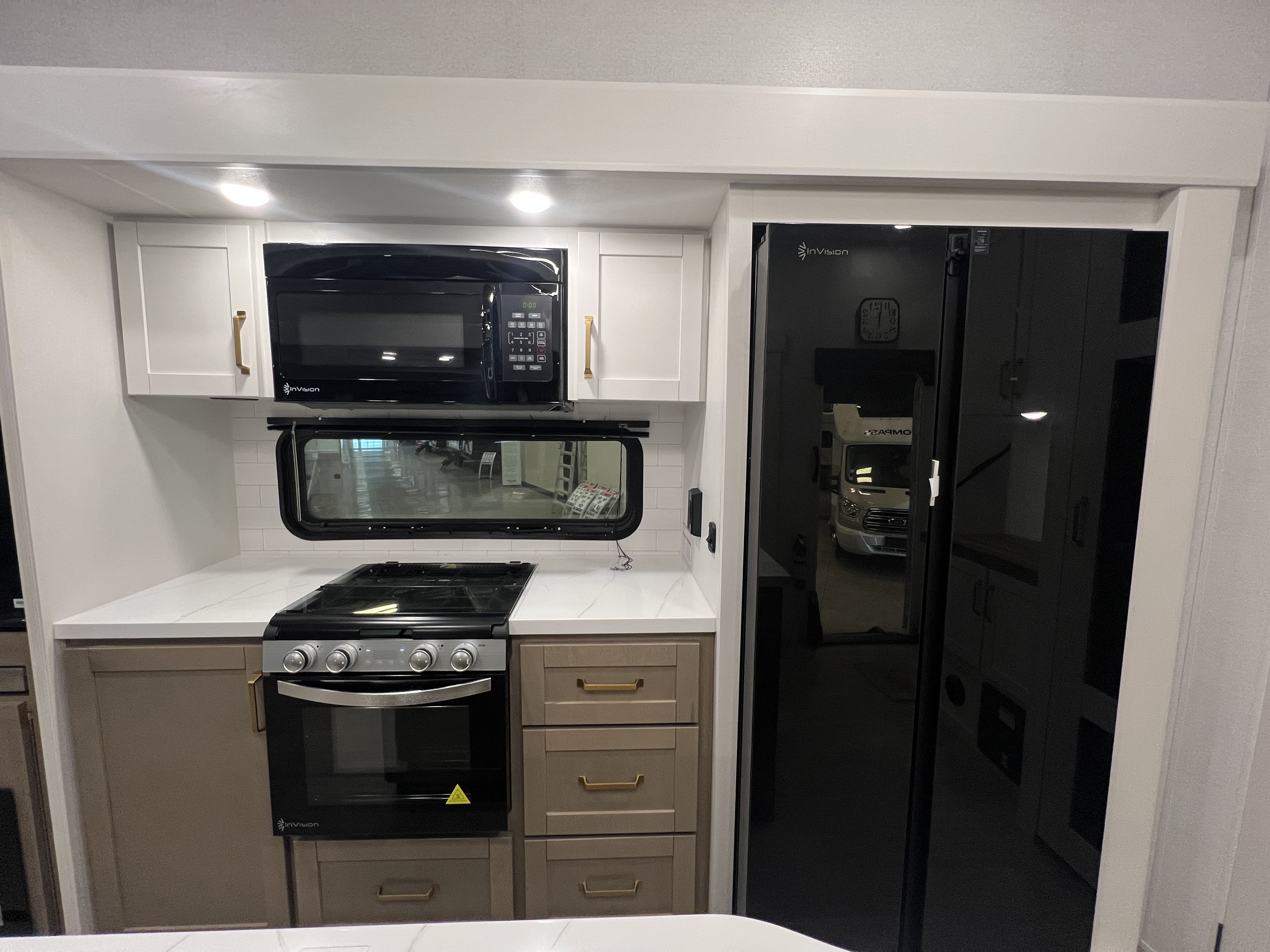 2027 Jayco Eagle 321RSTS - Image 12