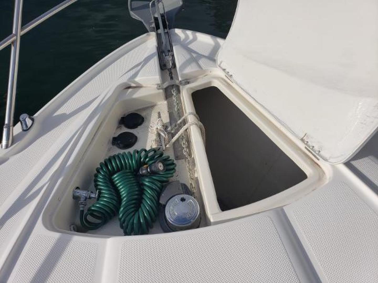 2002 Maxum 4200 SCR - Image 8
