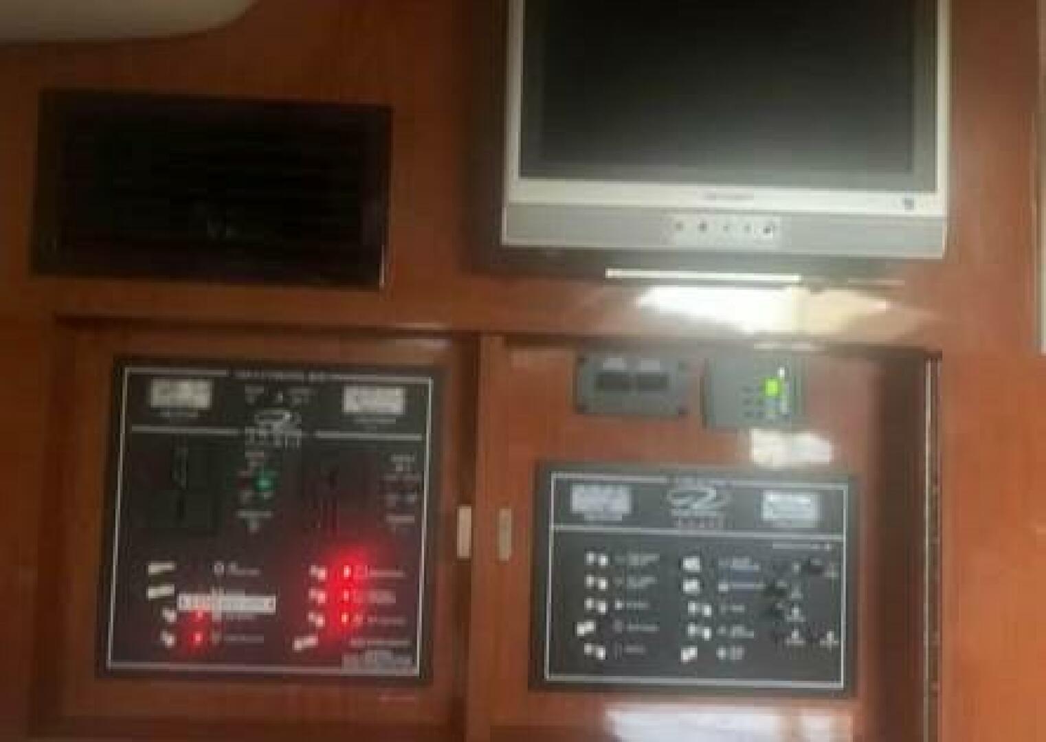 2006 Regal 3060 Window Express - Image 17