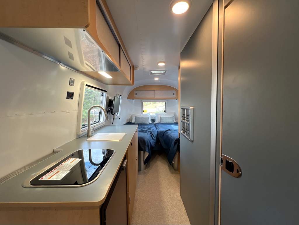 2026 AIRSTREAM WORLD TRAVELERUSA 22RB - Image 5