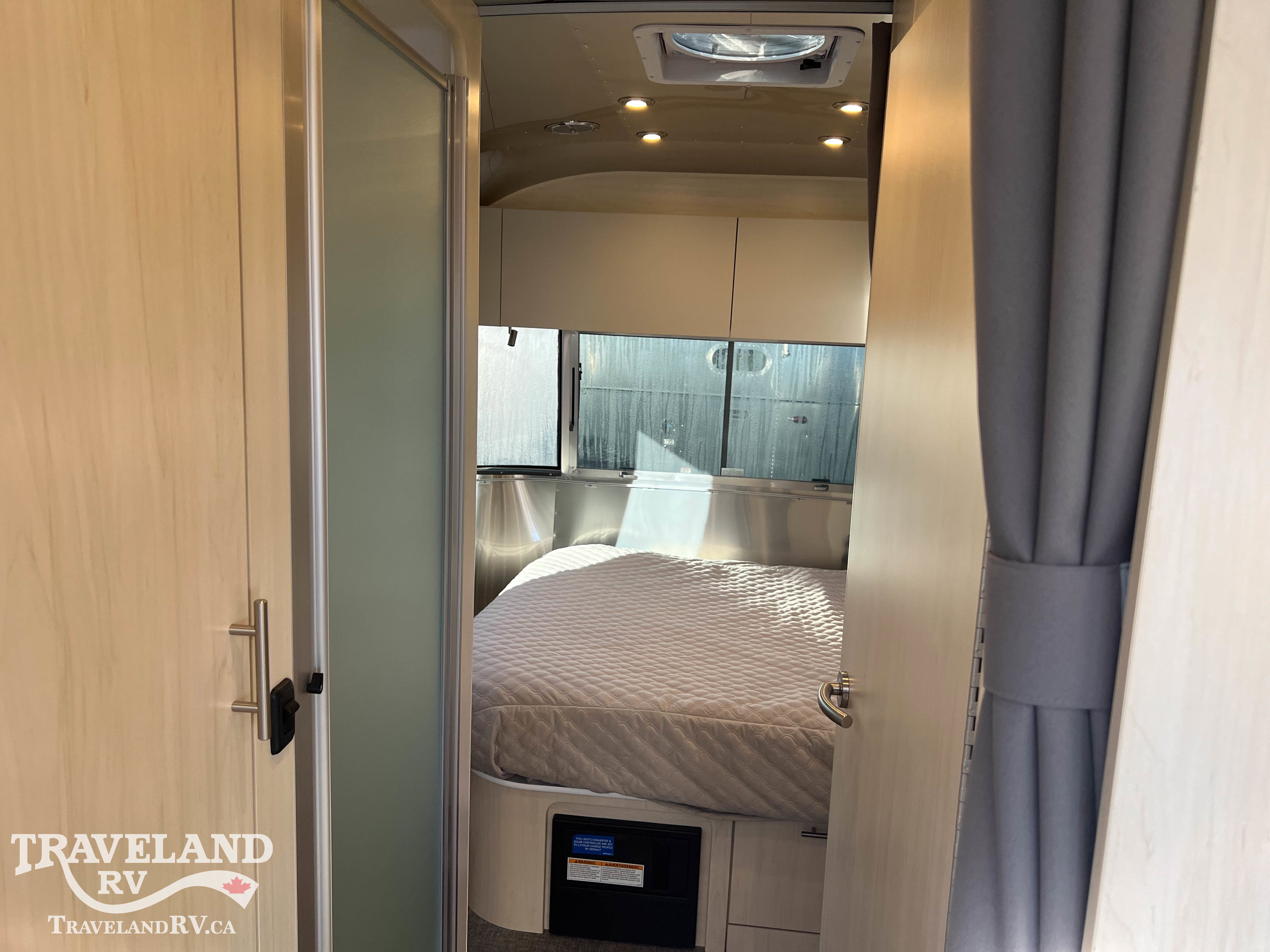 2026 Airstream Flying Cloud 25FB - Image 18