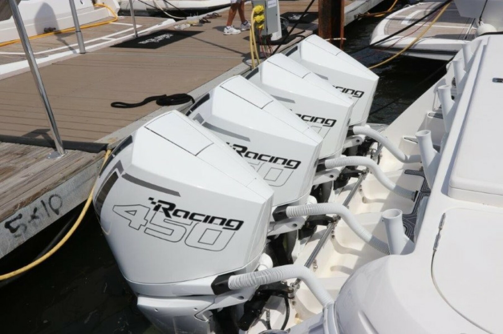 2019 Intrepid 475 Sport Yacht - Image 9