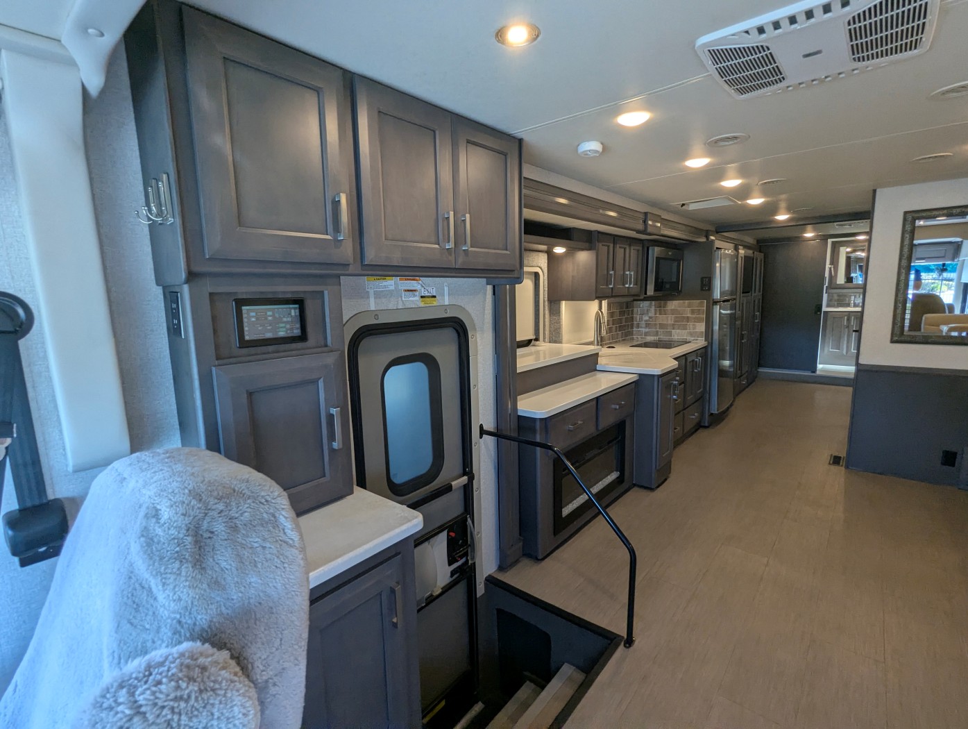2023 Thor Motor Coach Palazzo 37.5 - Image 19