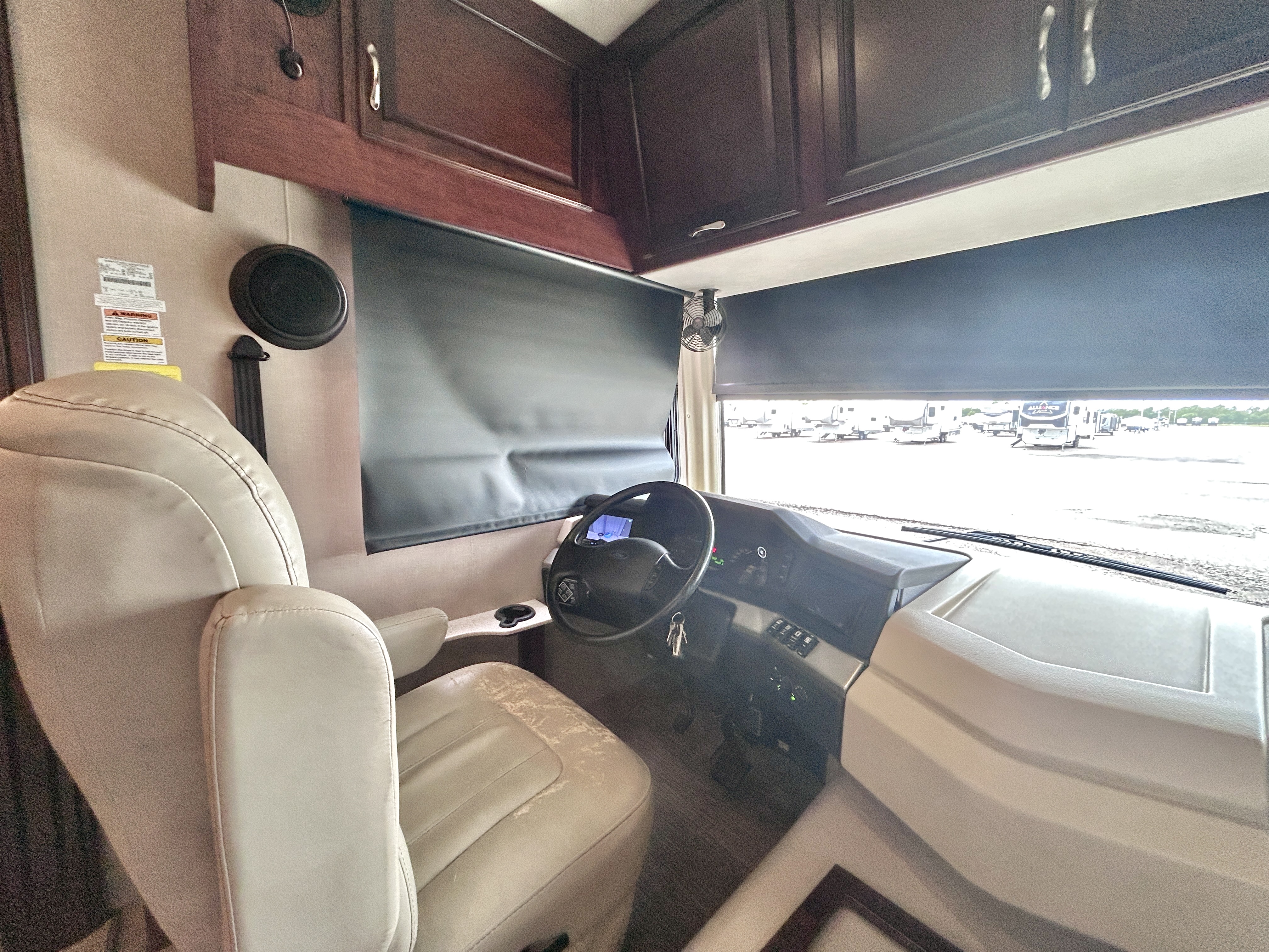2017 Fleetwood Bounder 36Y - Image 16