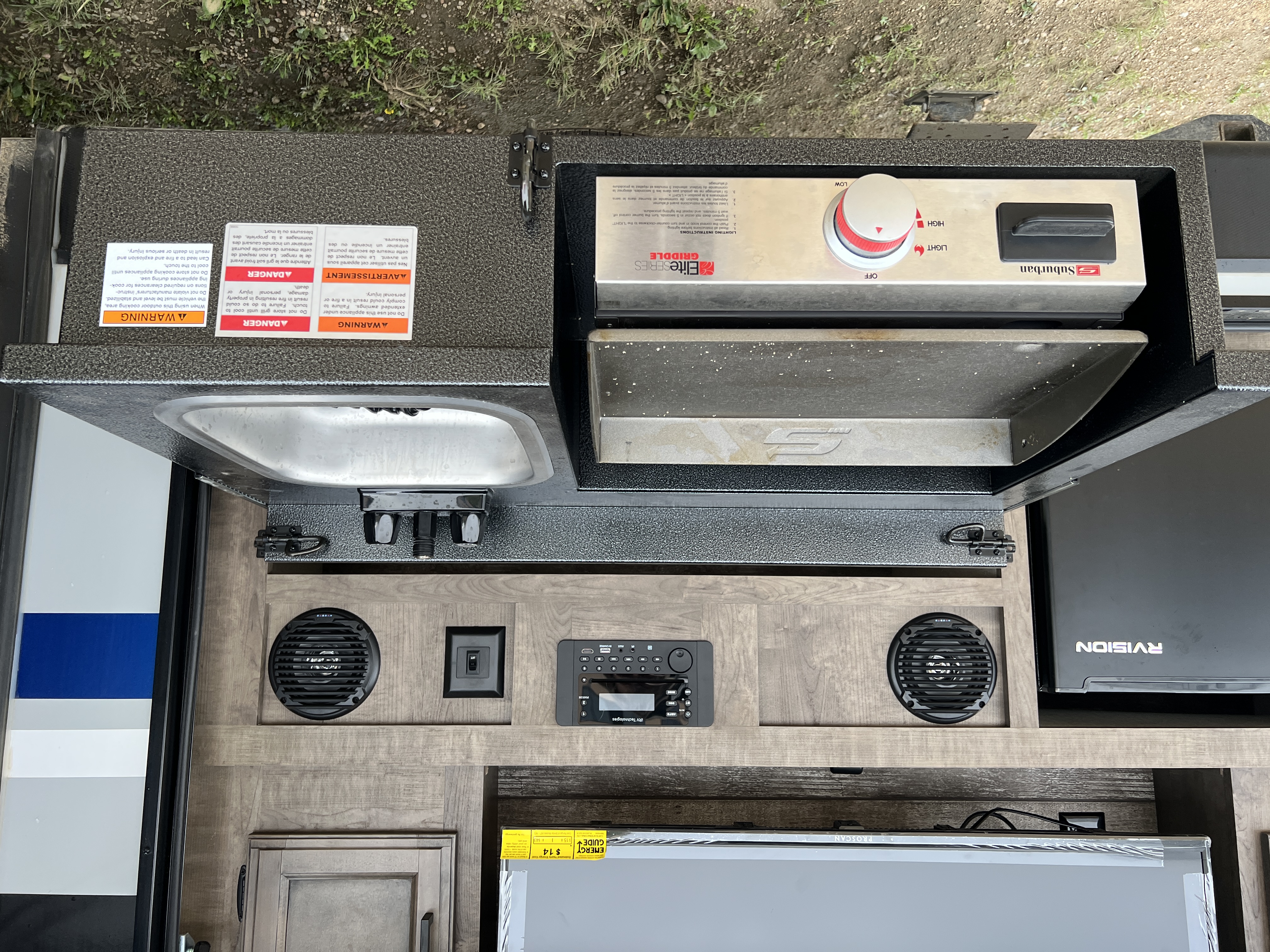 2022 VENTURE RV SPORTREK 327VIK - Image 12