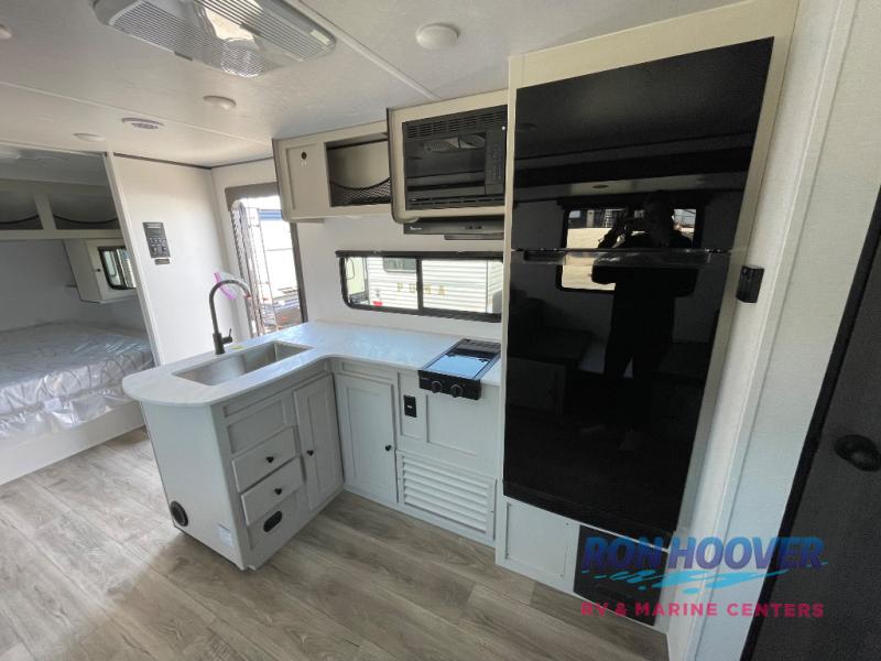 2025 COACHMEN 24RB - Image 12