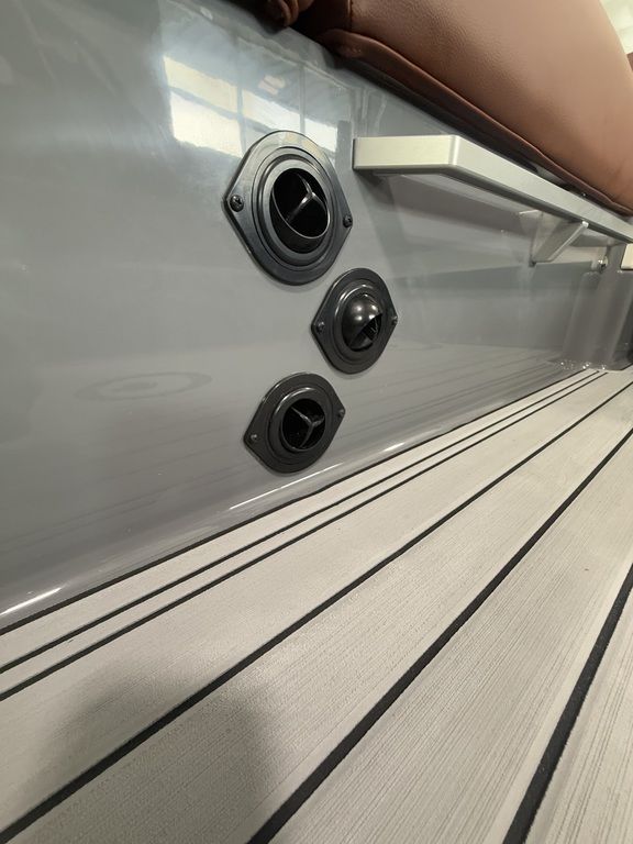 2025 MasterCraft XT22 - Image 39
