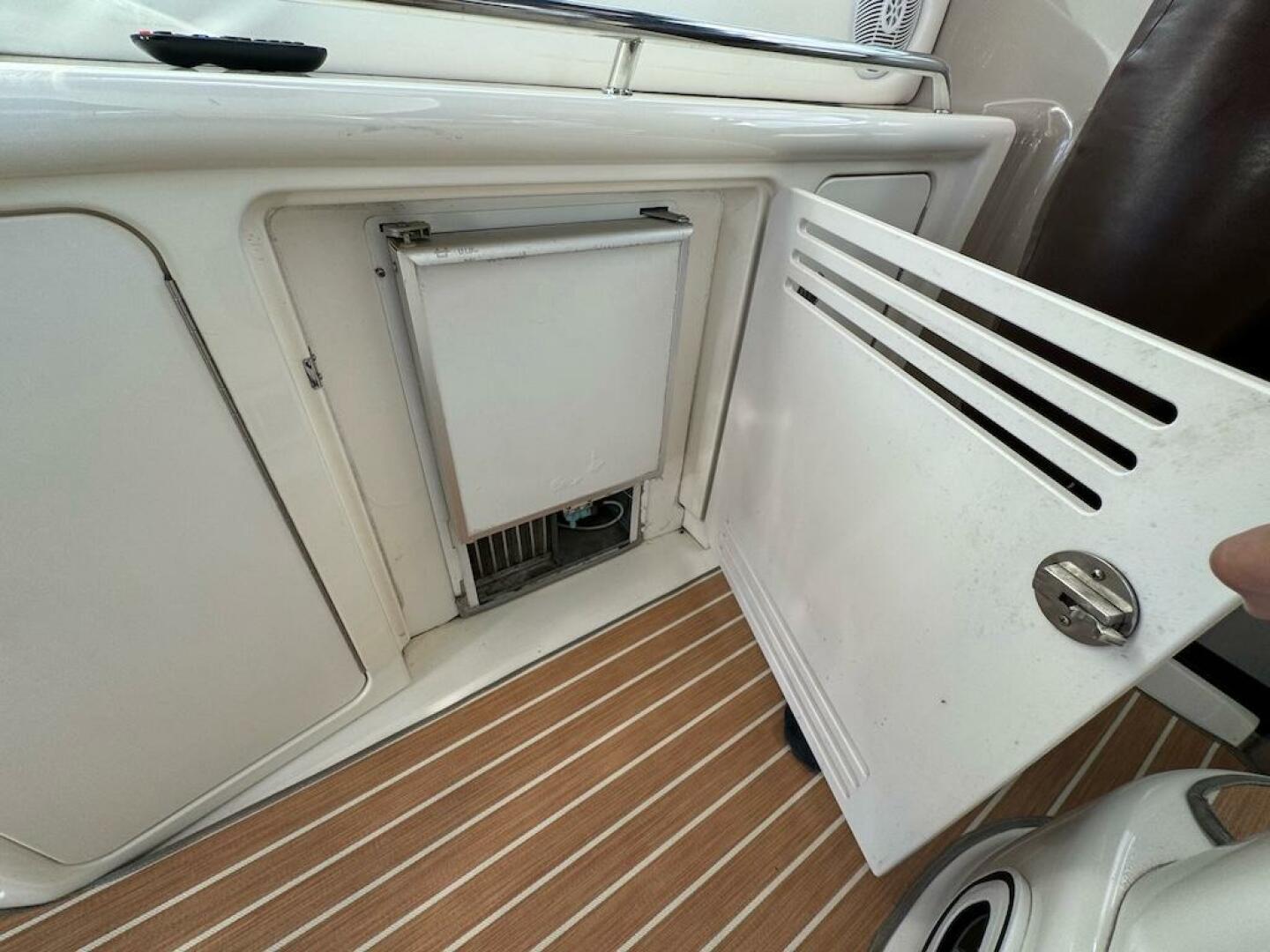2004 Sea Ray 380 Sundancer - Image 54
