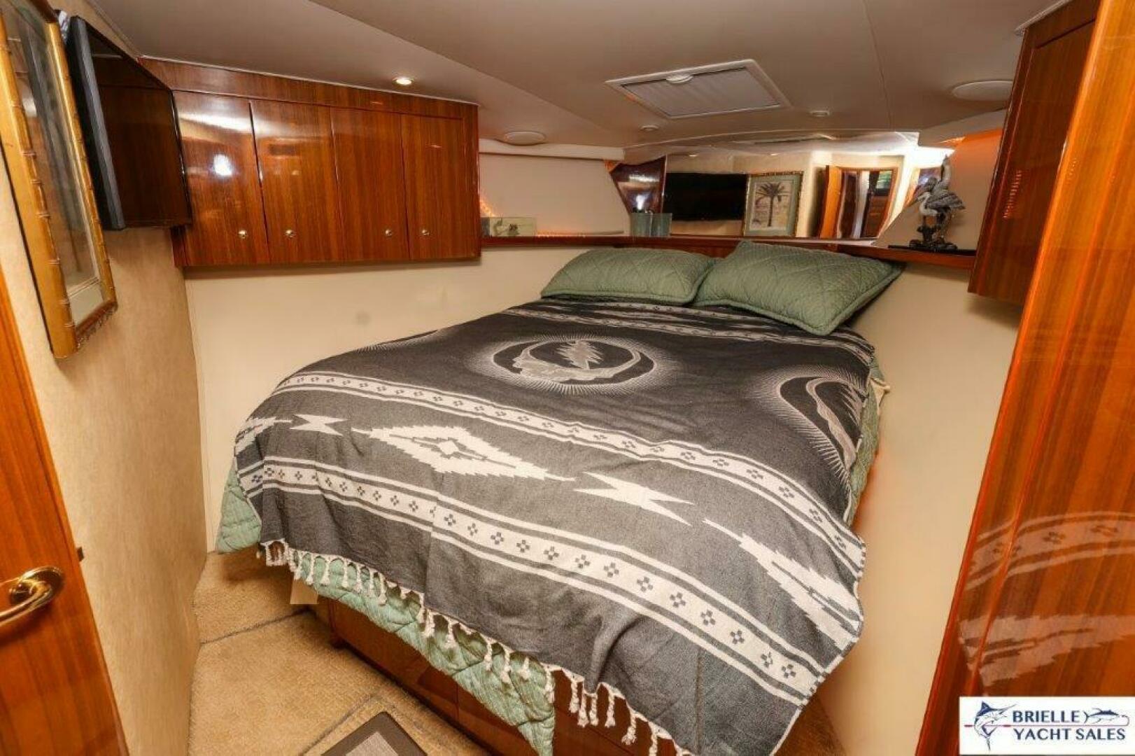 2005 Viking 45 Convertible - Image 18