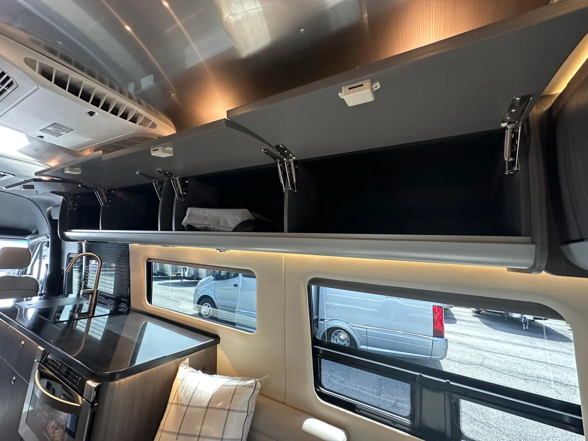 2026 Airstream Interstate 24GT - Image 37