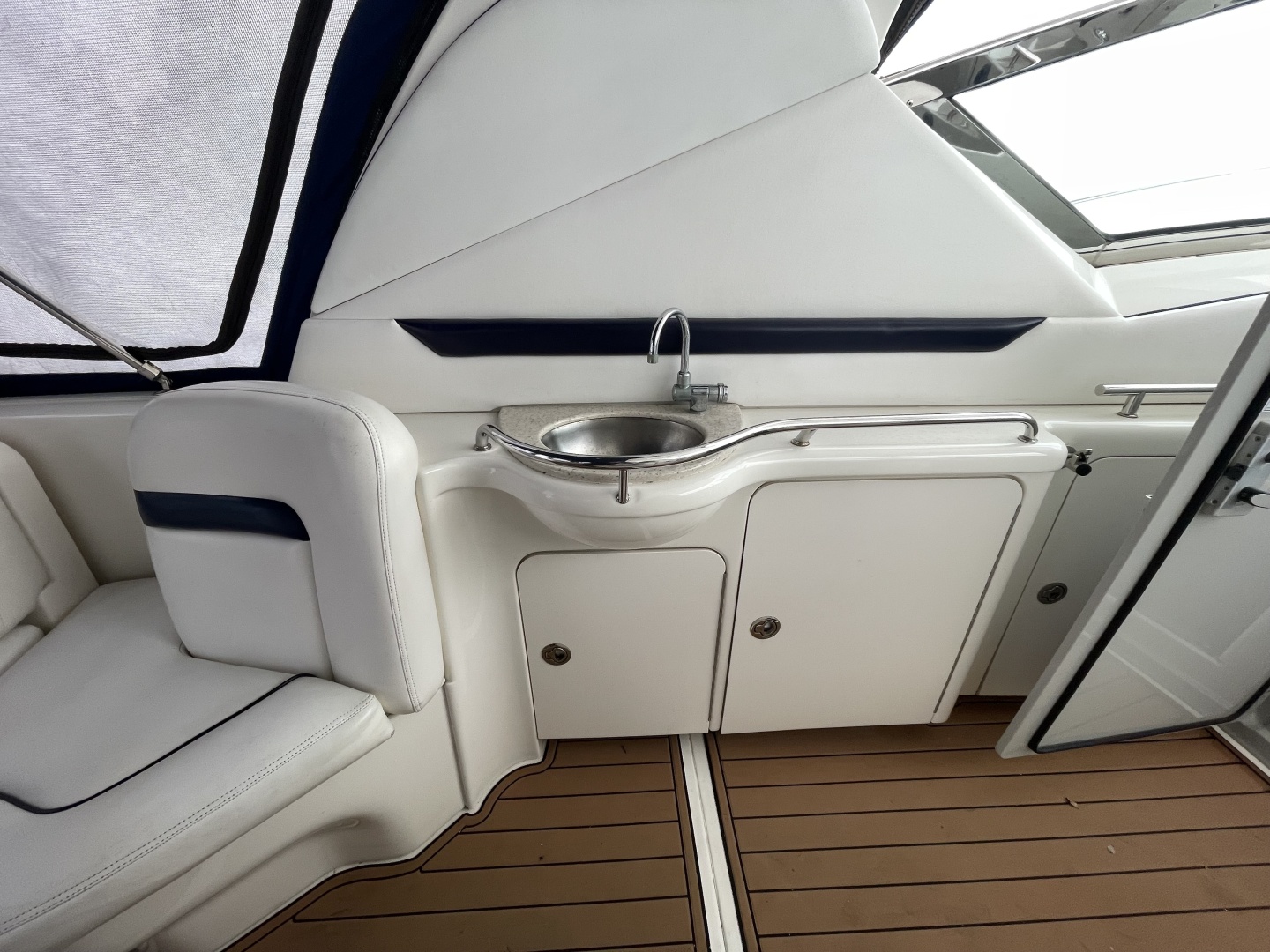 2010 Sea Ray 390 Sundancer - Image 6