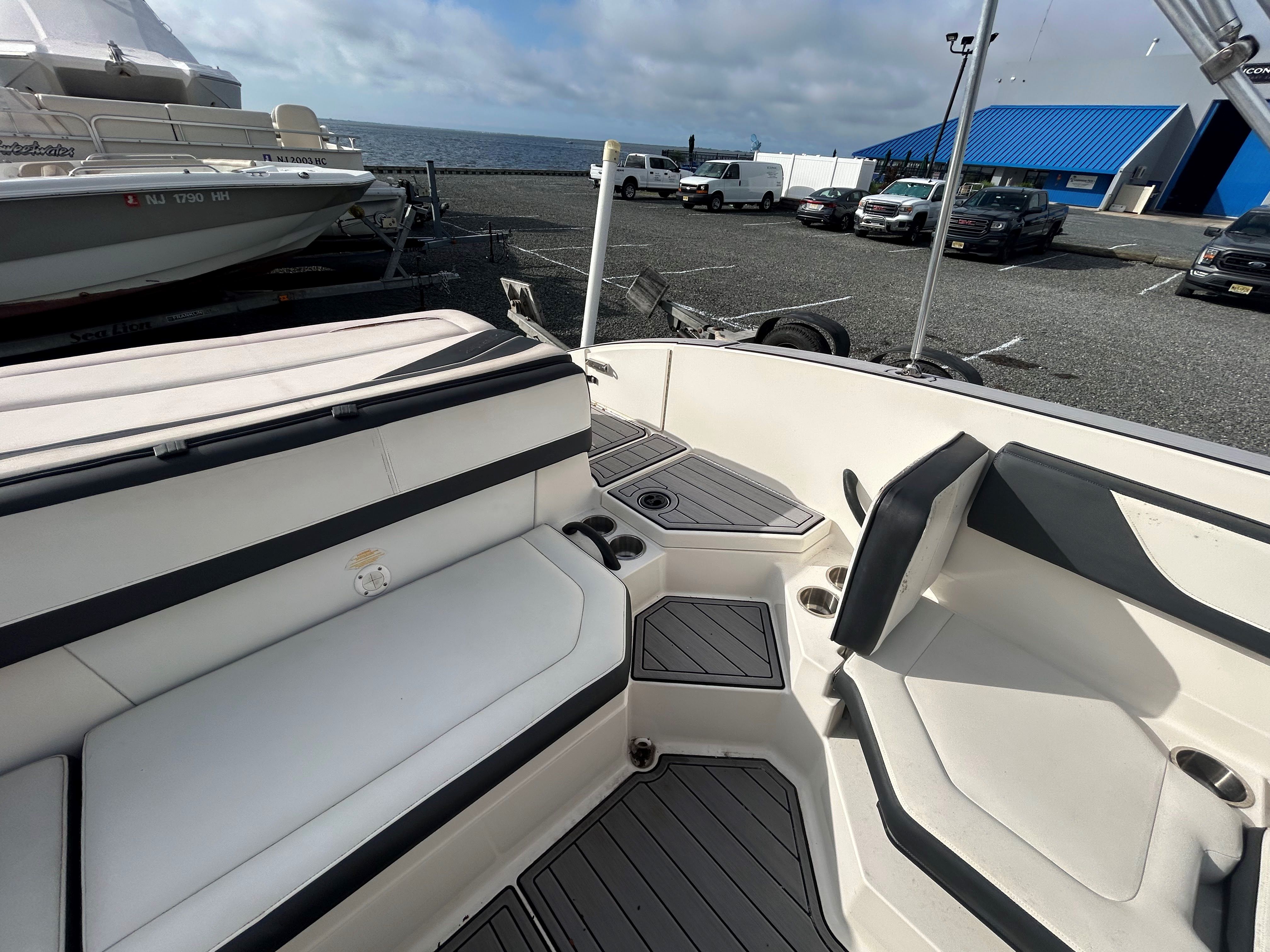 2016 Sea Ray SPX 210 - Image 5