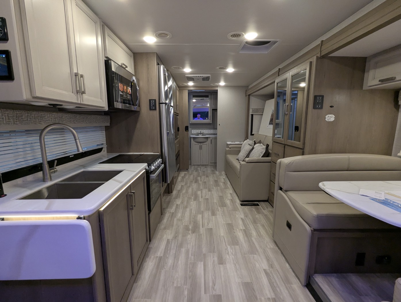 2026 Thor Motor Coach Omni Trail S29 - Image 13