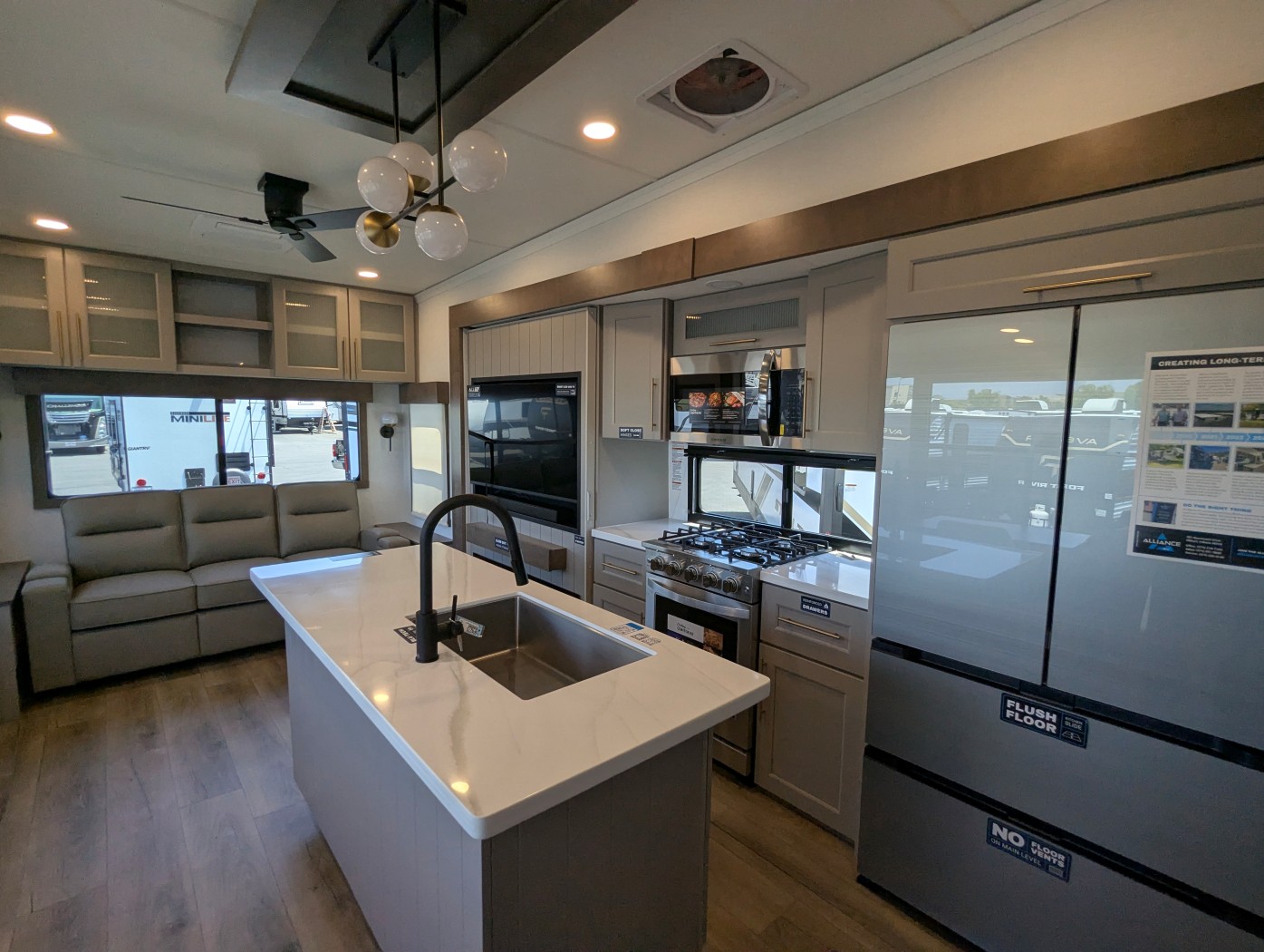 2026 Alliance RV Paradigm 310RL - Image 18