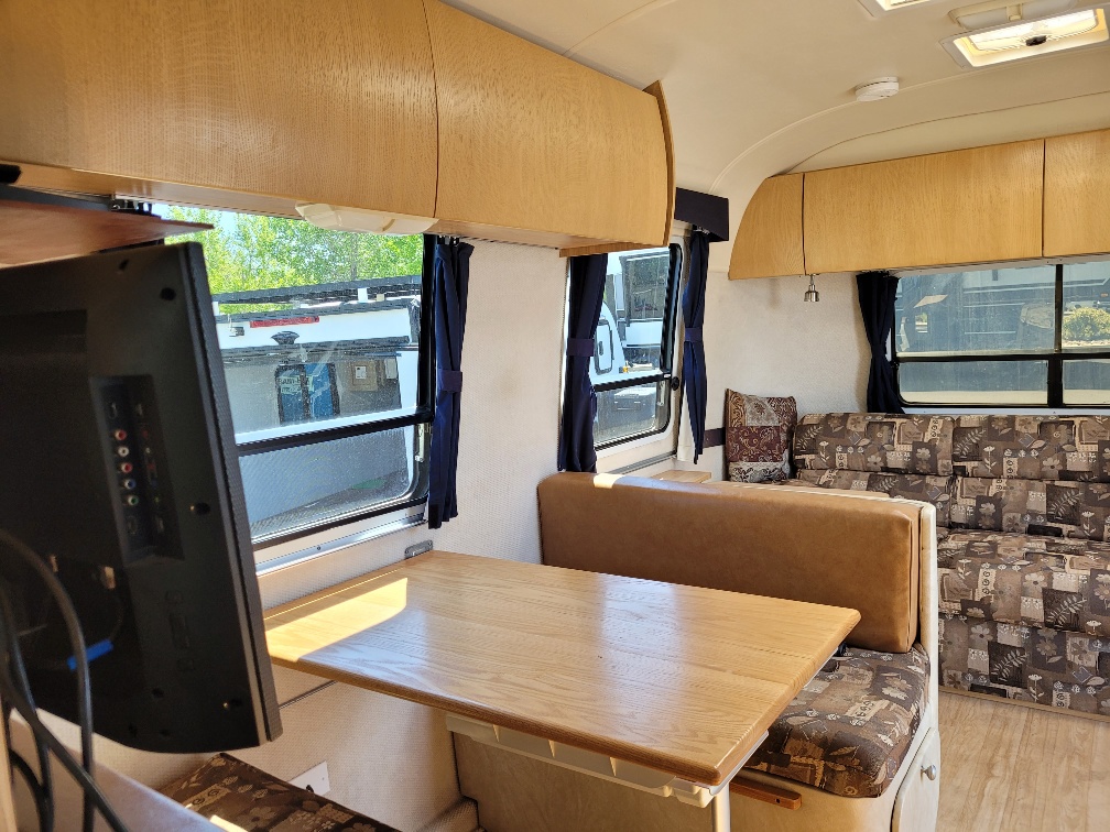 2006 Airstream Safari 25SS - Image 21