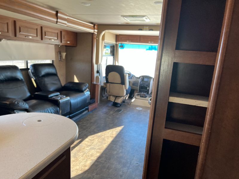 2014 Thor Motor Coach Challenger 37GT - Image 10