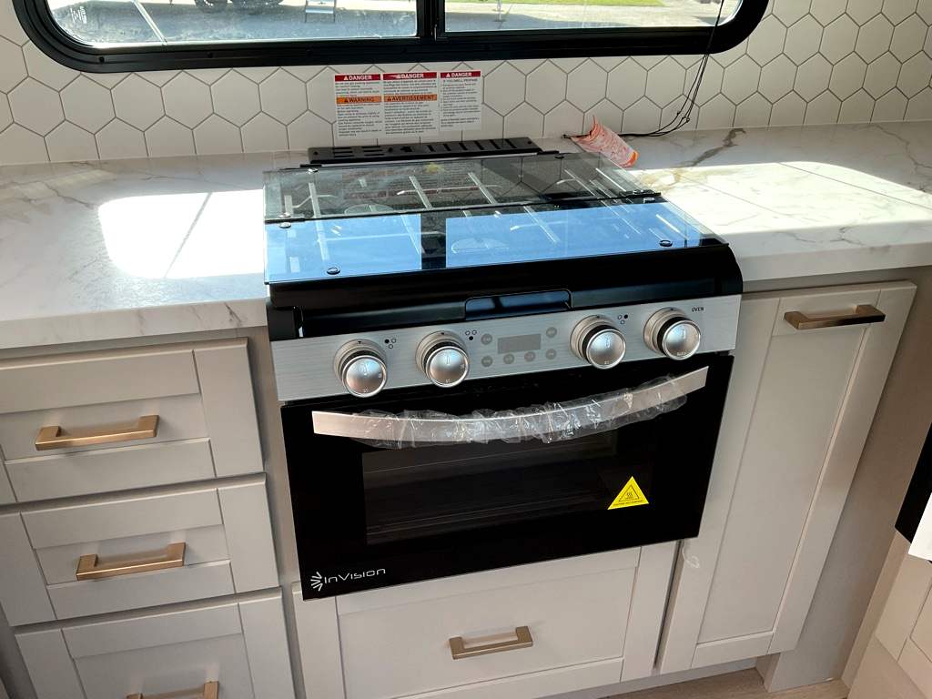 2027 JAYCO Jay Feather 33BH - Image 14
