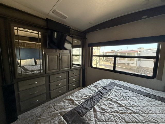 2019 Keystone Montana High Country 3731FL - Image 19