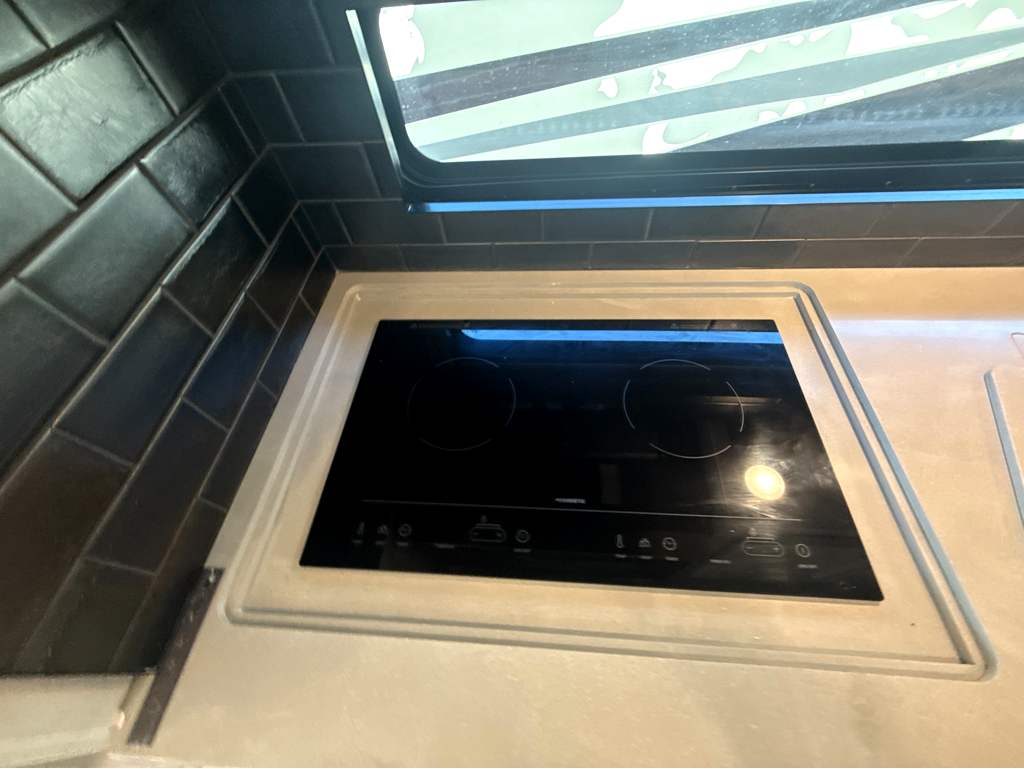 2024 FLEETWOOD DISCOVERY 38N - Image 21