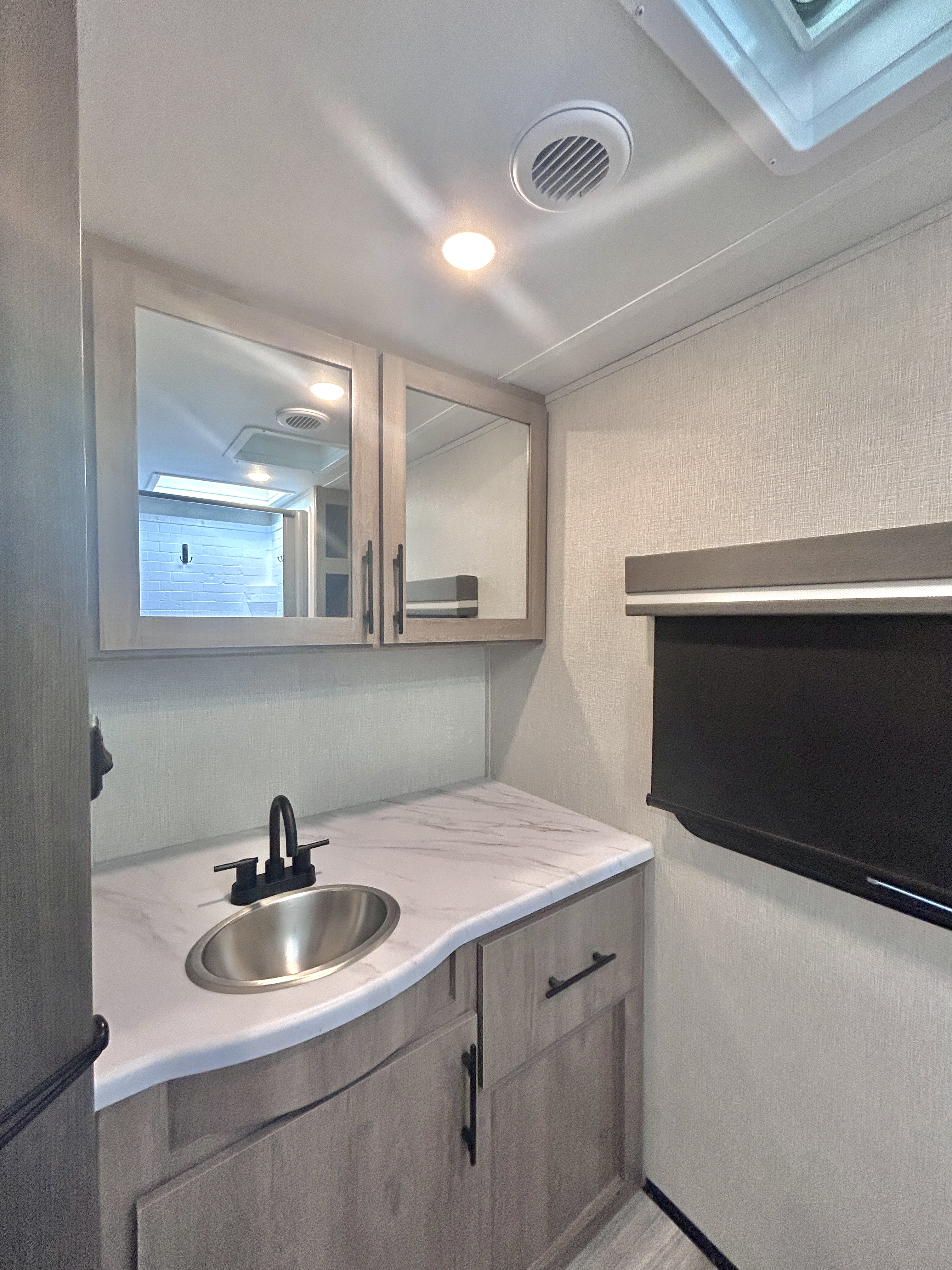 2023 Grand Design Imagine XLS 22RBE - Image 13