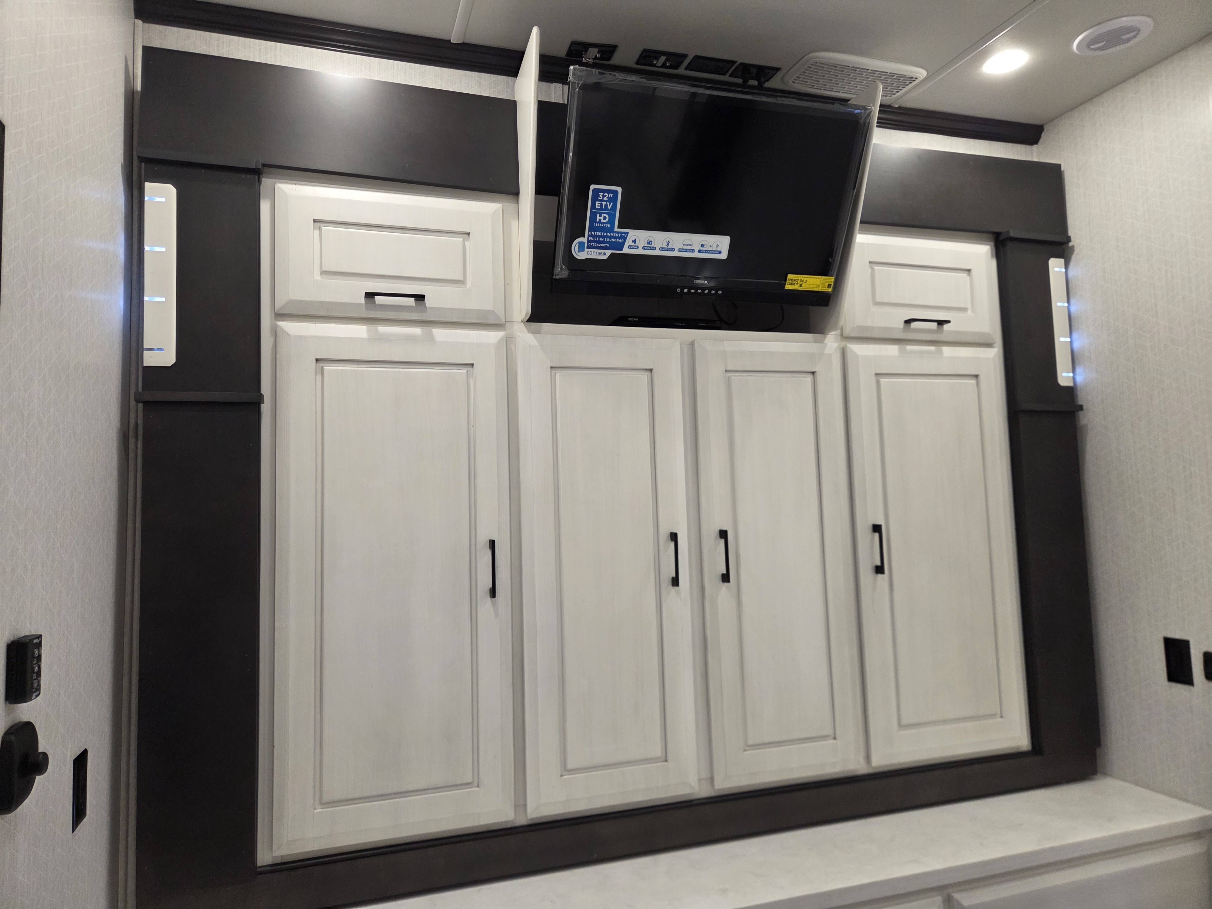 2022 DRV Mobile Suites 41FKMB - Image 17