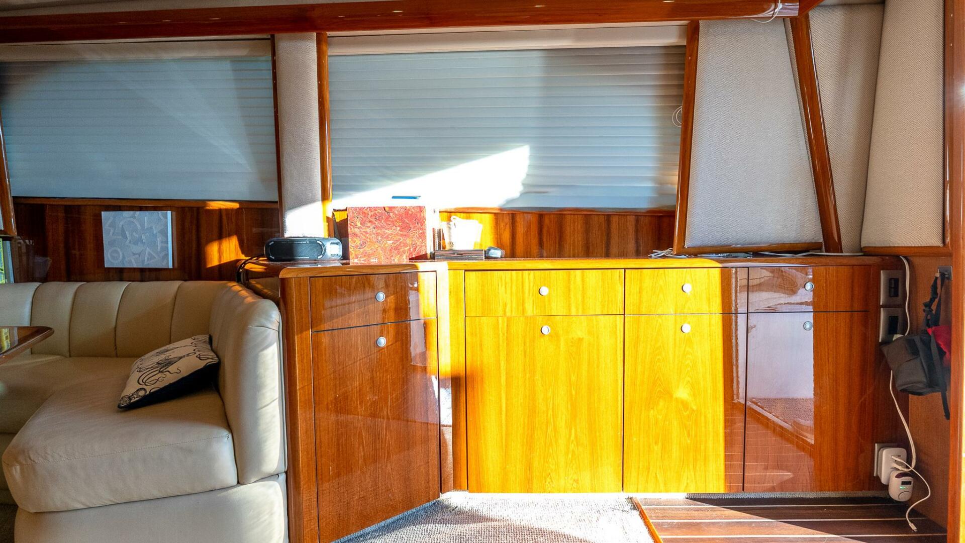 2002 VIKING 52 Convertible Base - Image 23
