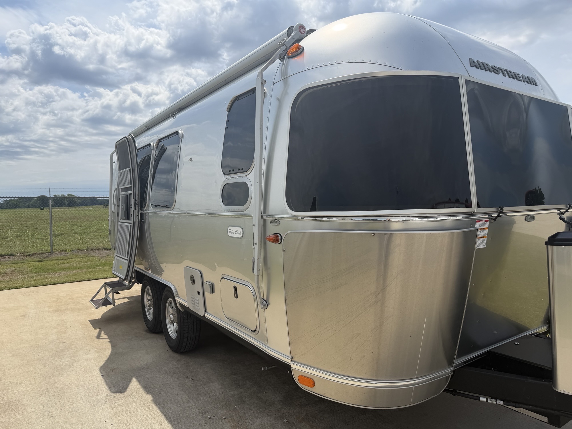 2024 AIRSTREAM FLYING CLOUD 23FB - Image 1
