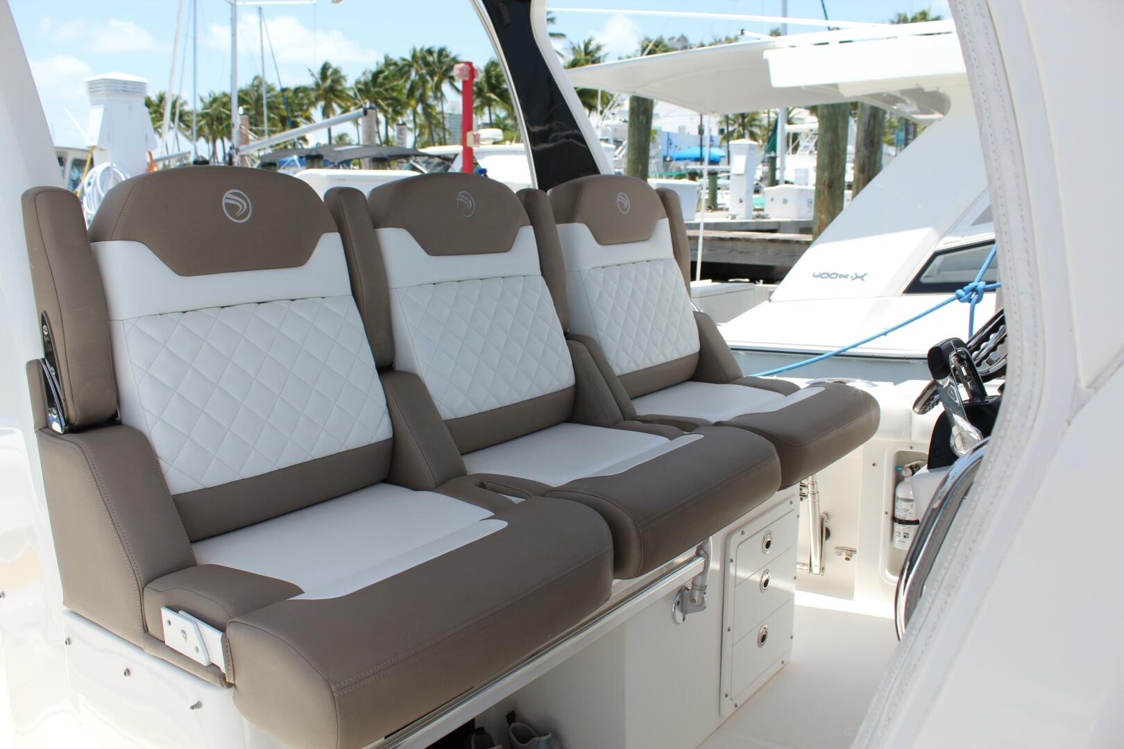 2016 Edgewater 370 - Image 12