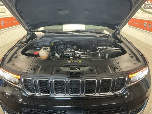 2022 Jeep Grand Cherokee L Utility 4D Laredo 4WD - Image 10