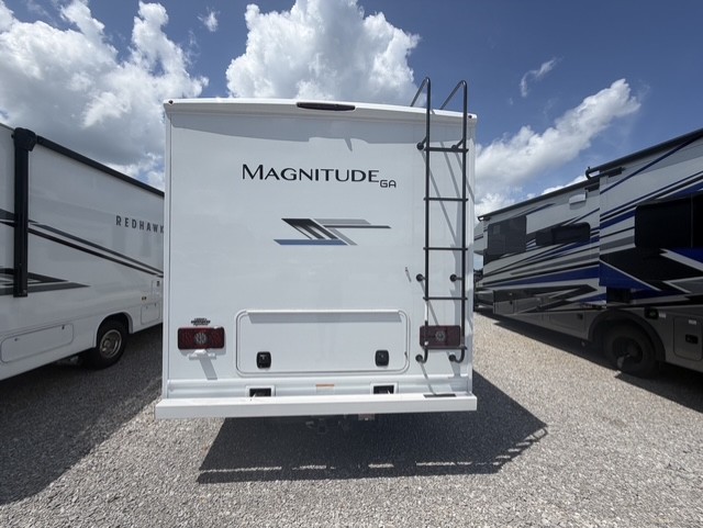 2027 THOR MOTOR COACH MAGNITUDE GA28 - Image 4